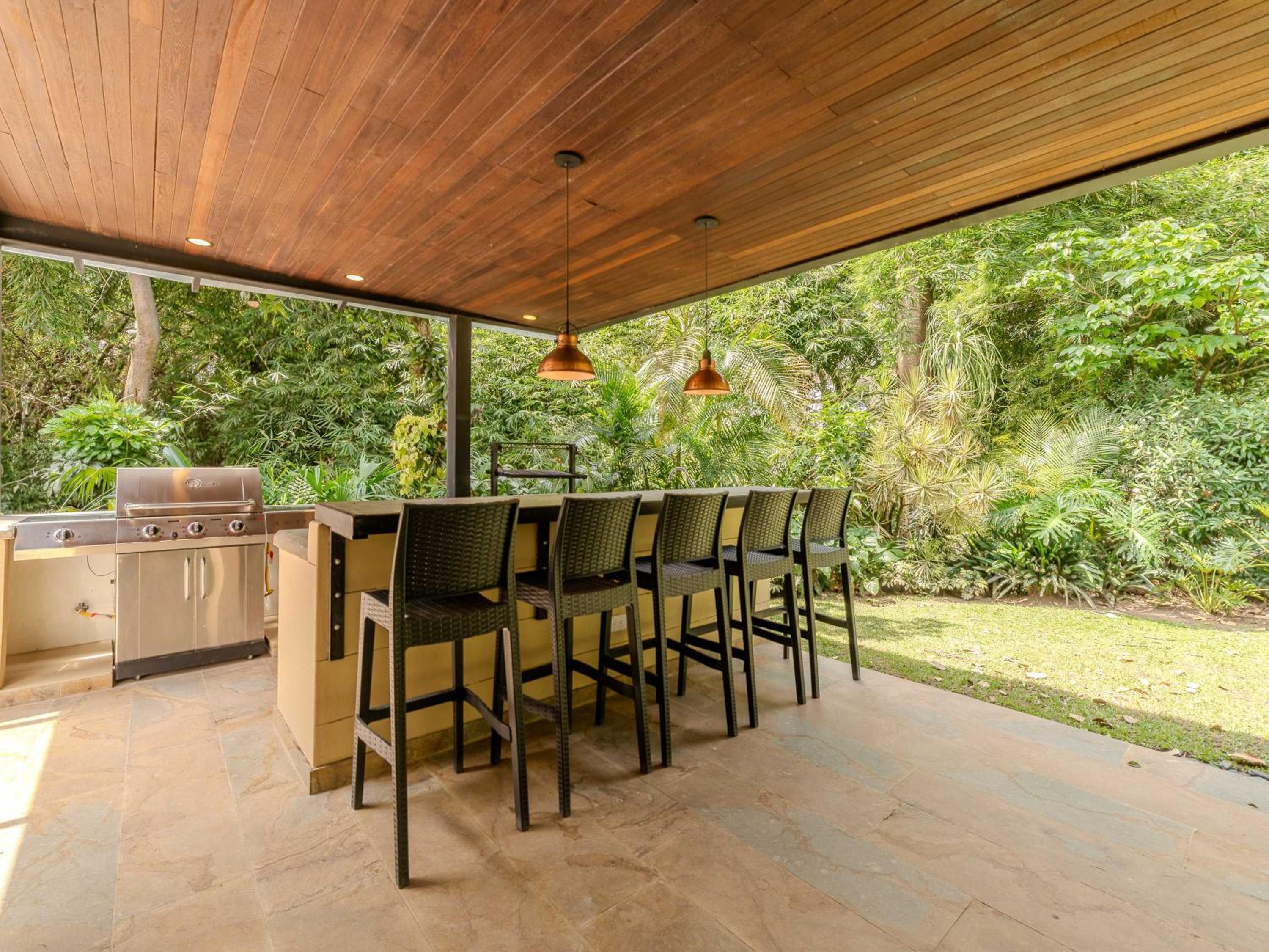 Incredible 5BR House with Jacuzzi in El Poblado