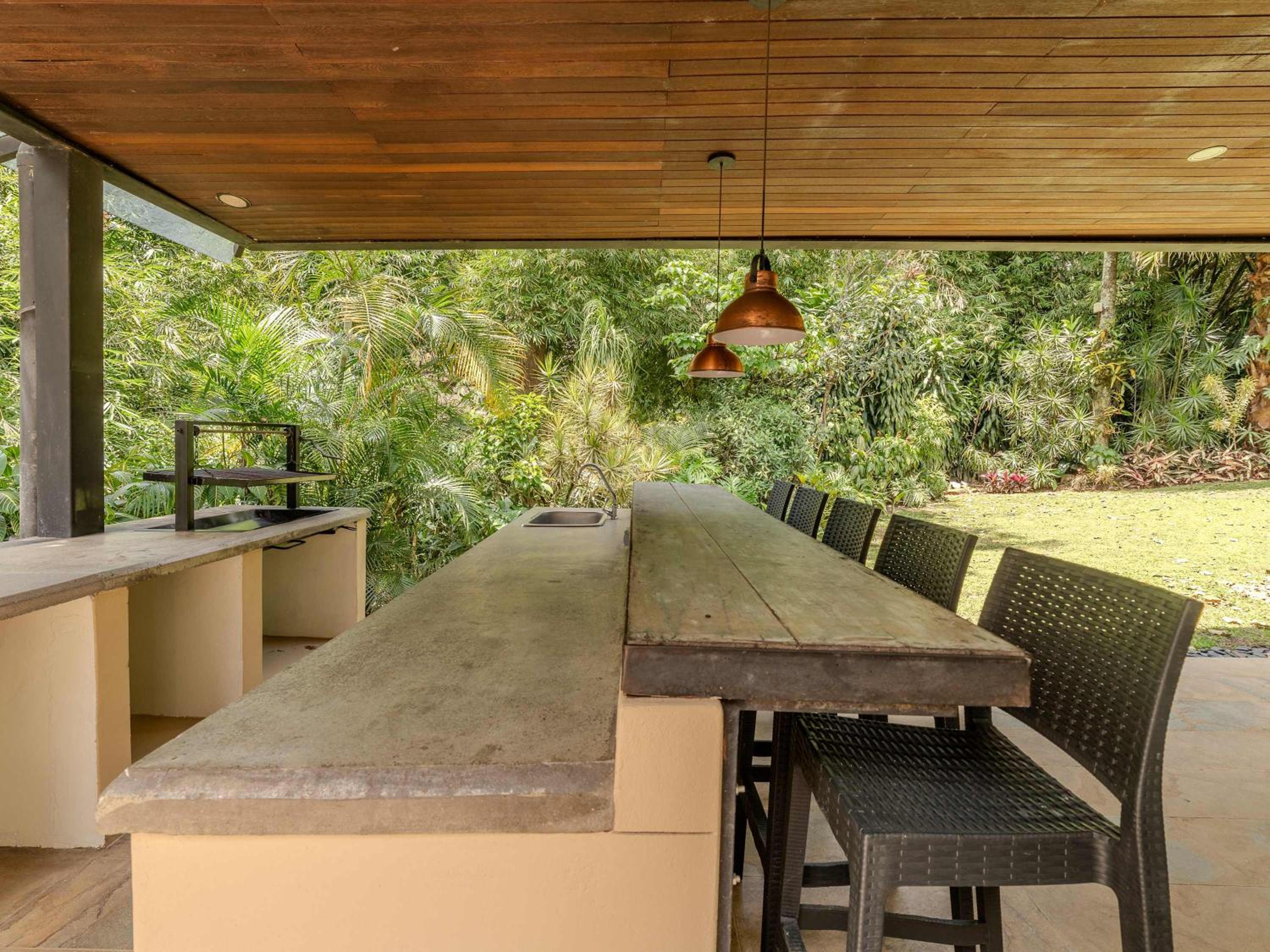 Incredible 5BR House with Jacuzzi in El Poblado