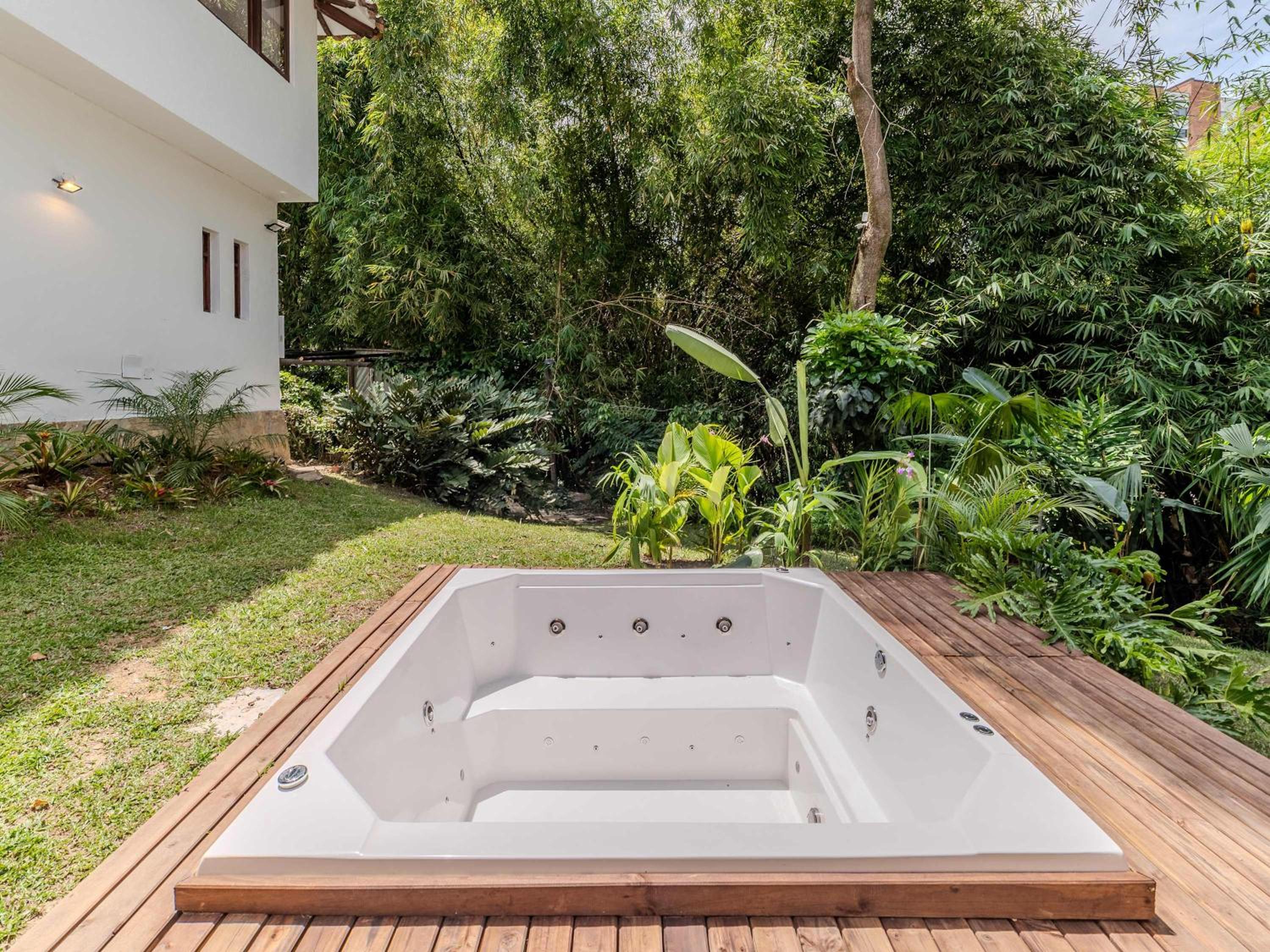 Incredible 5BR House with Jacuzzi in El Poblado