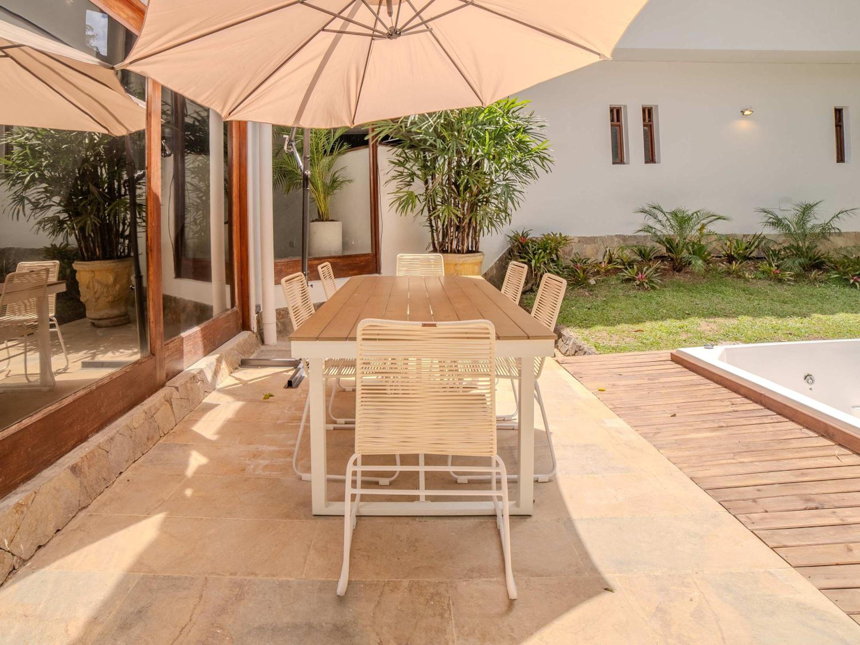 Incredible 5BR House with Jacuzzi in El Poblado