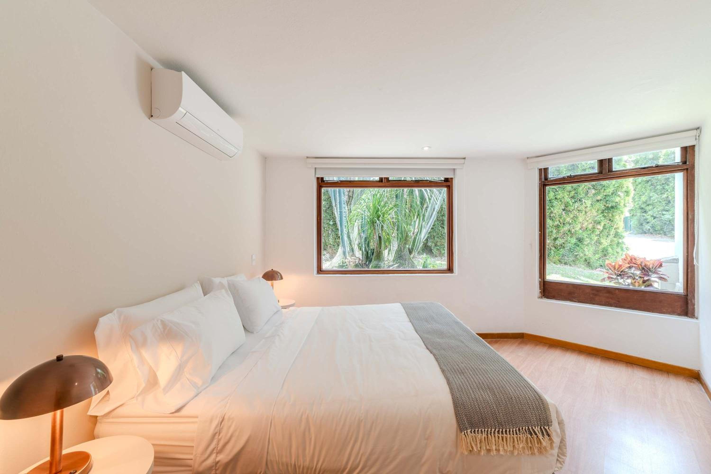 Incredible 5BR House with Jacuzzi in El Poblado