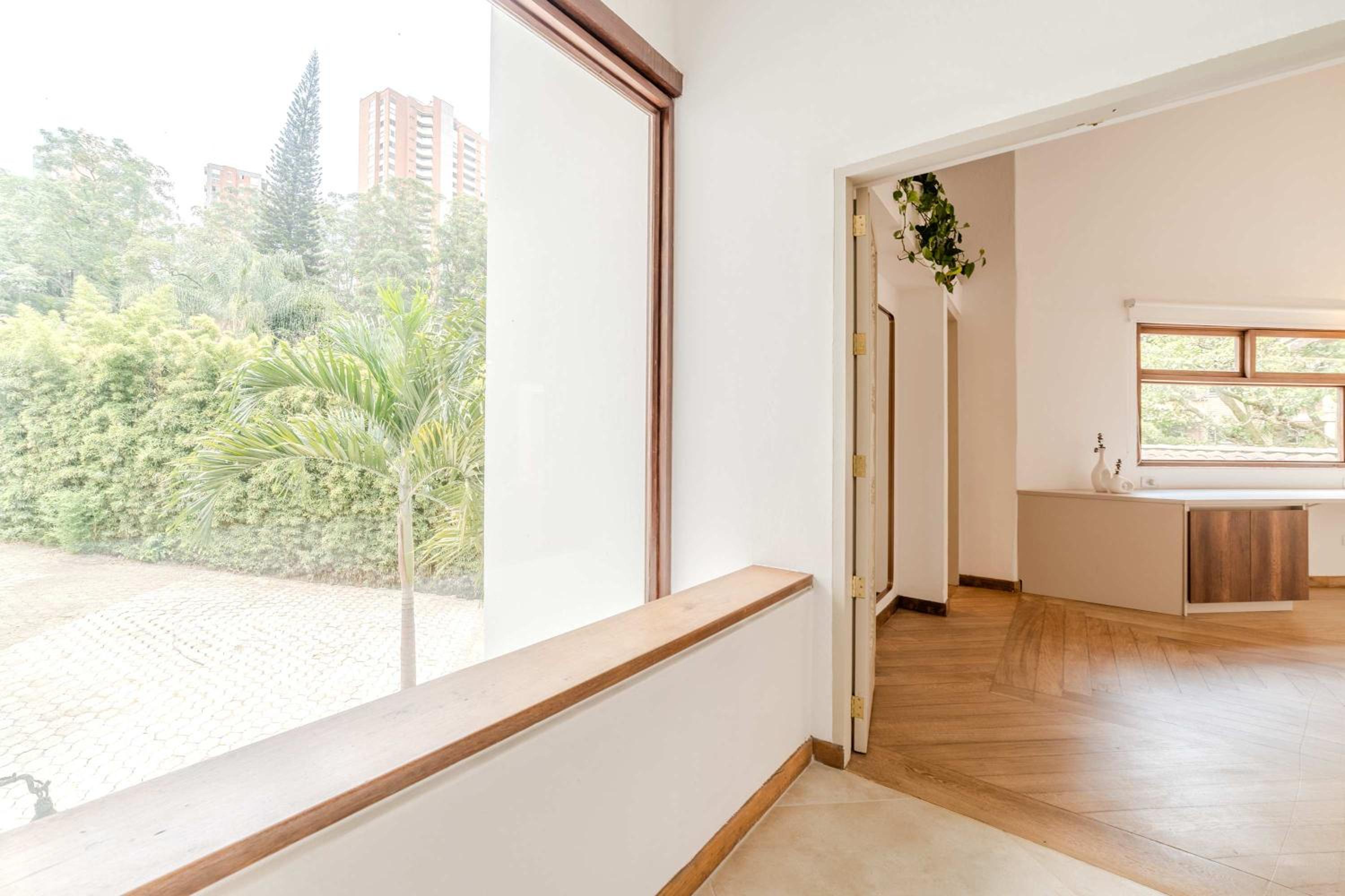 Incredible 5BR House with Jacuzzi in El Poblado