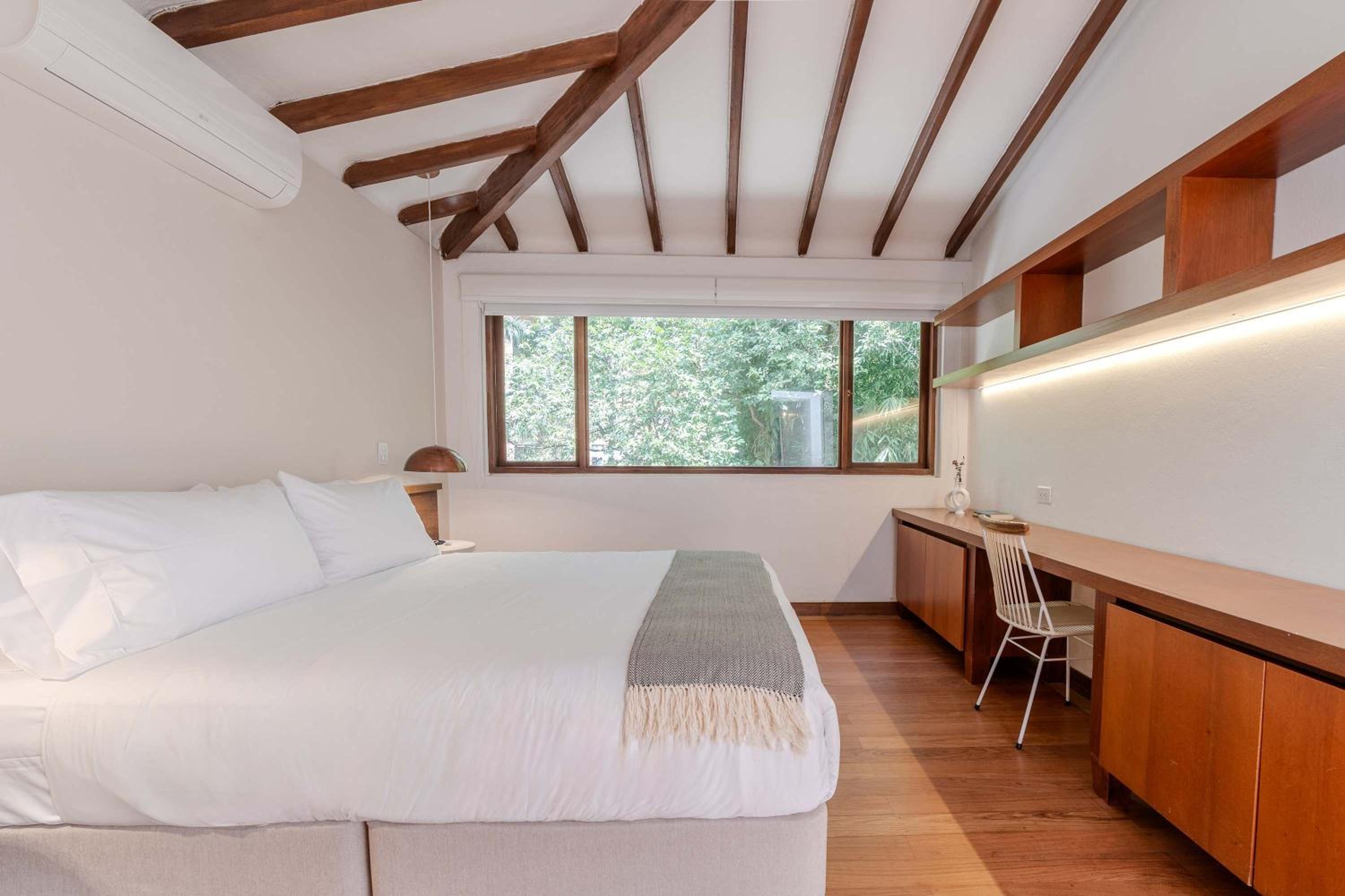 Incredible 5BR House with Jacuzzi in El Poblado