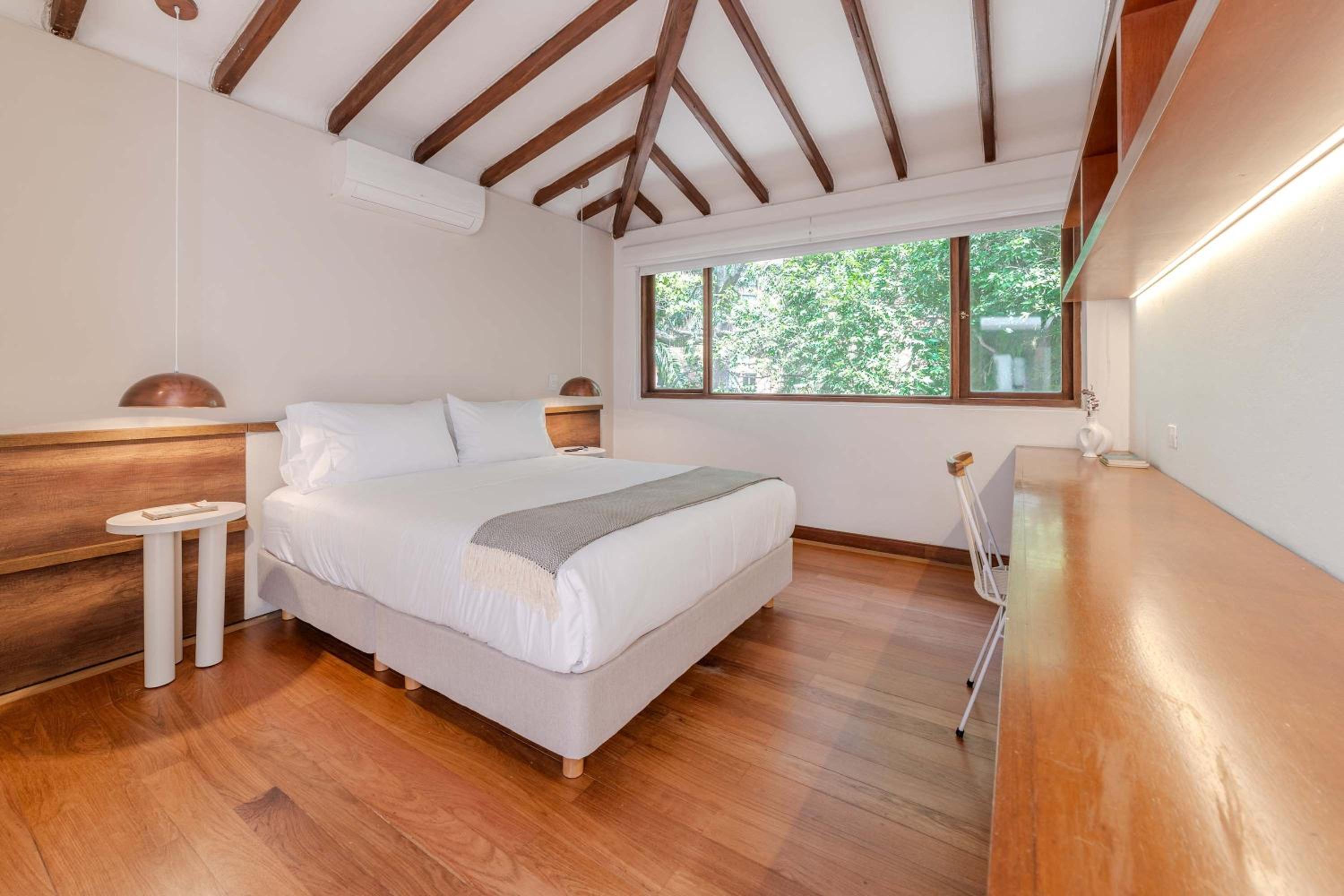 Incredible 5BR House with Jacuzzi in El Poblado