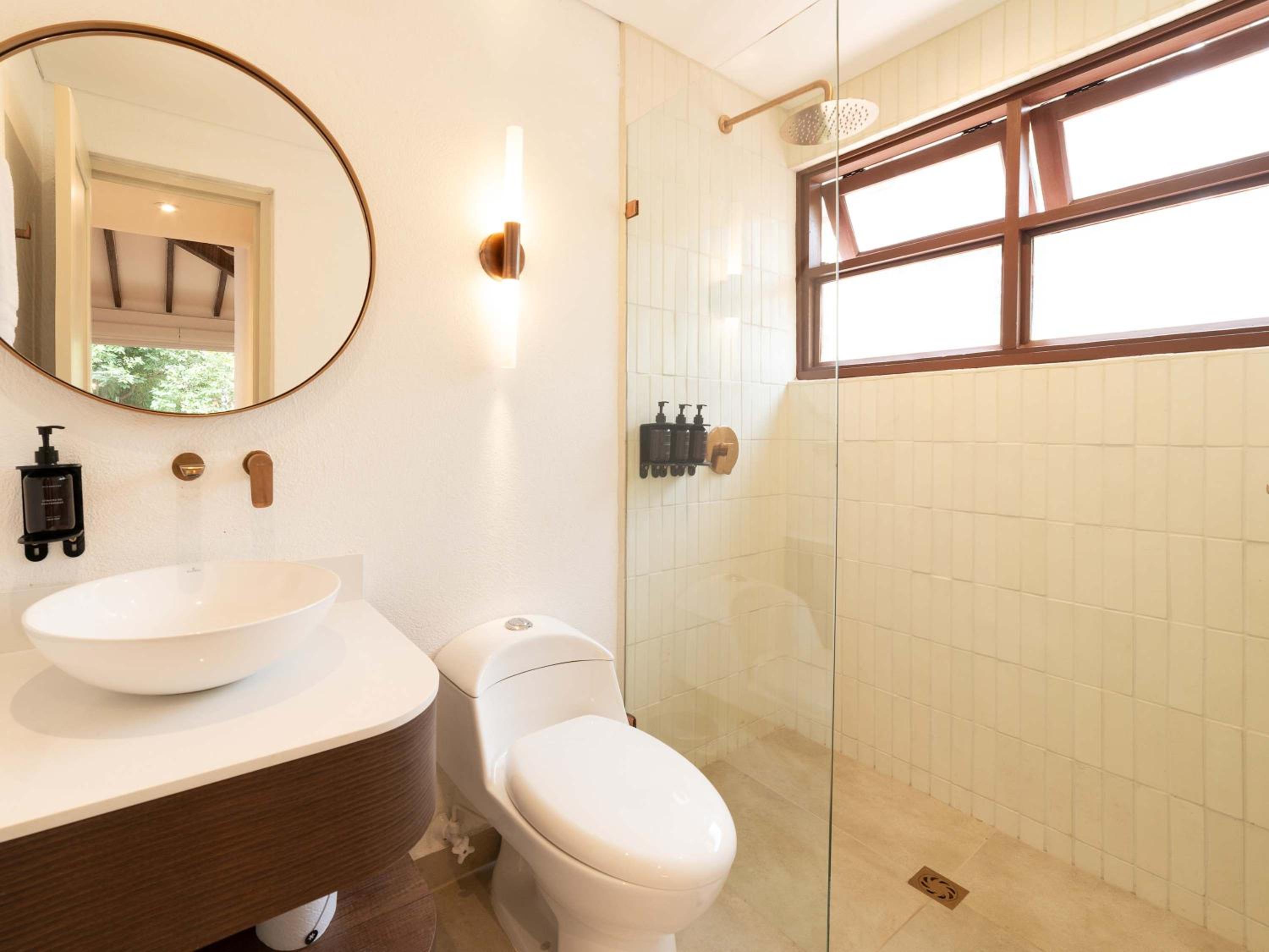Incredible 5BR House with Jacuzzi in El Poblado