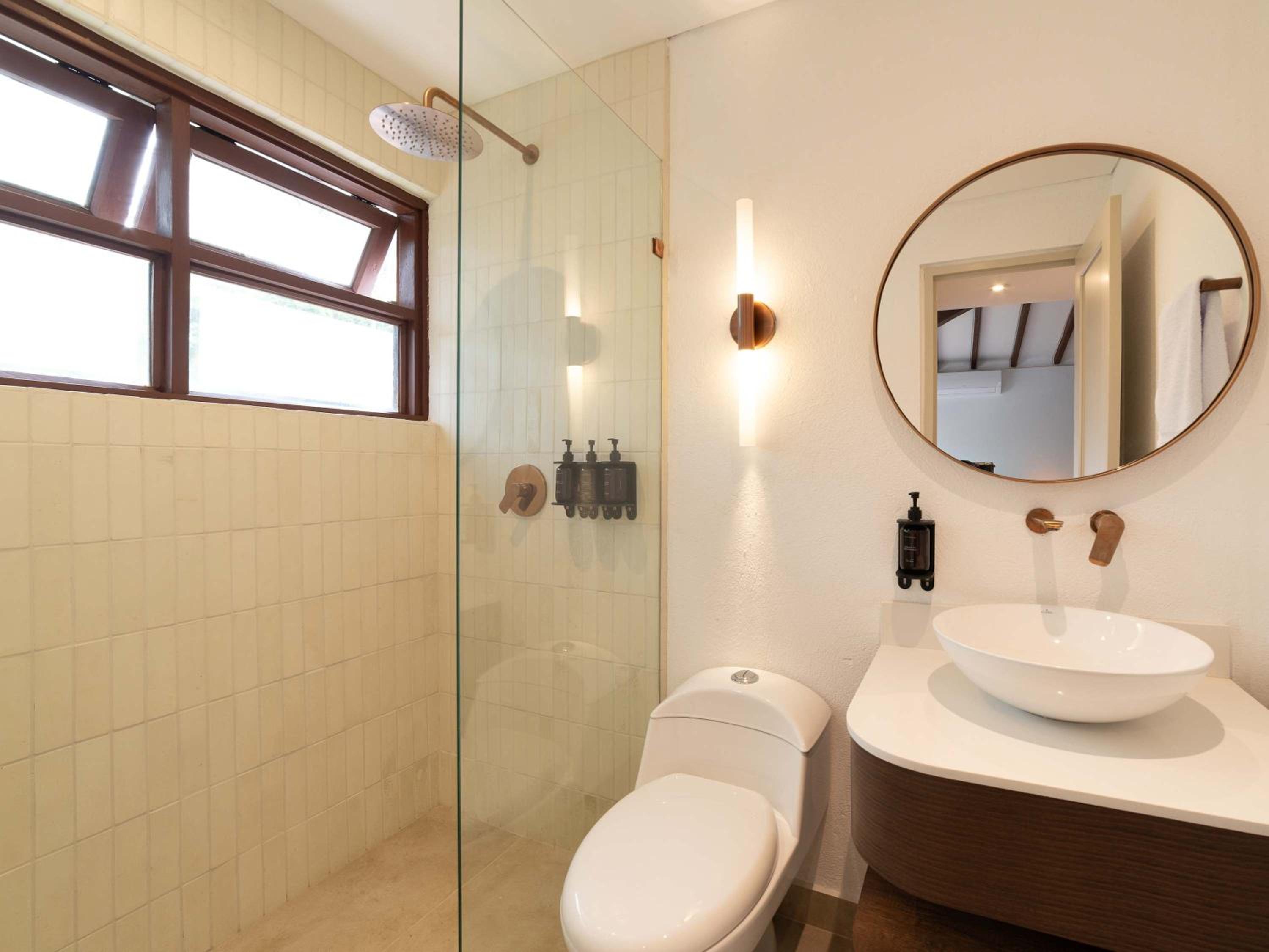 Incredible 5BR House with Jacuzzi in El Poblado