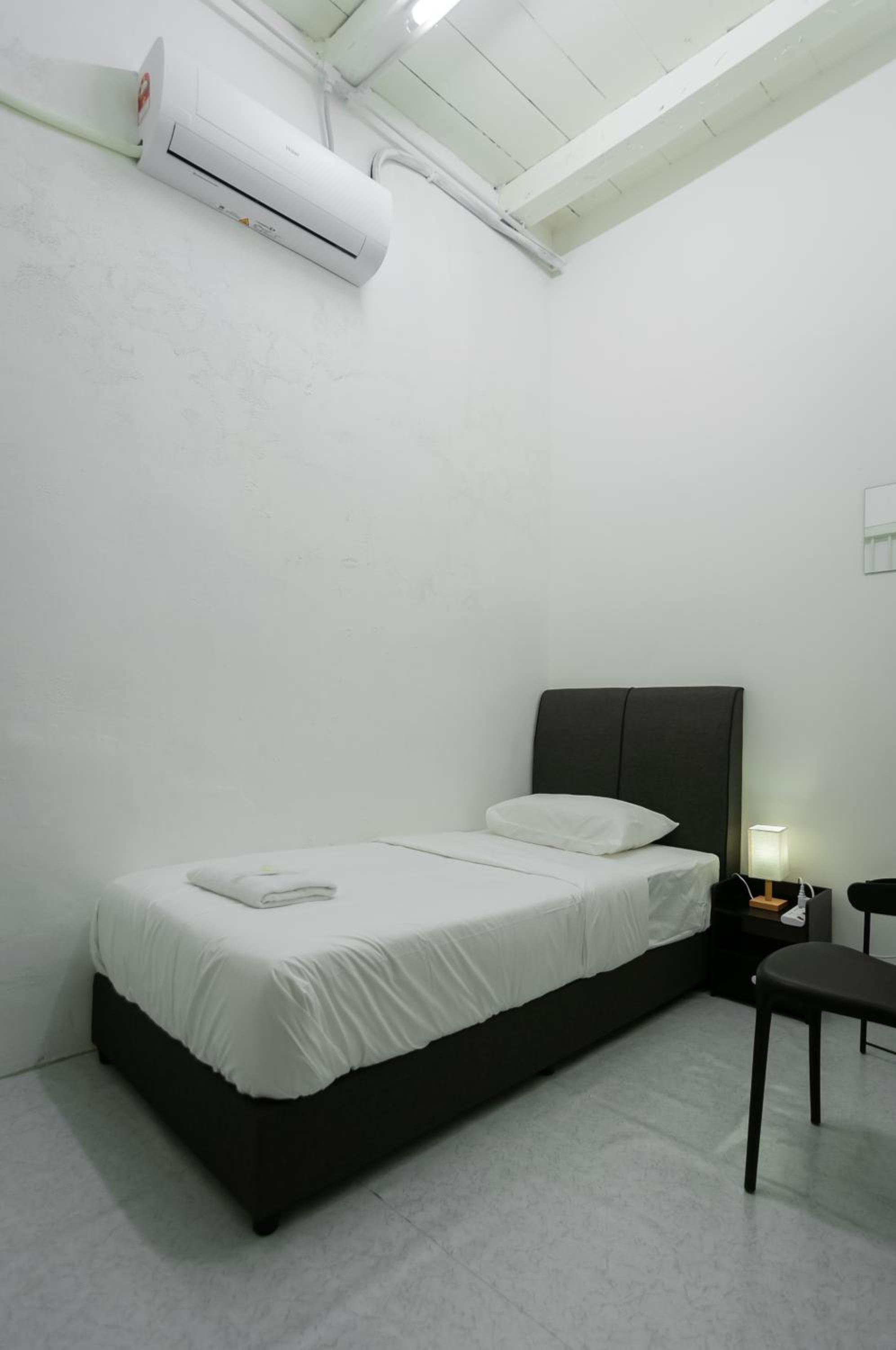 Aayu Seckchuan - 3 mins walk to Love Lane