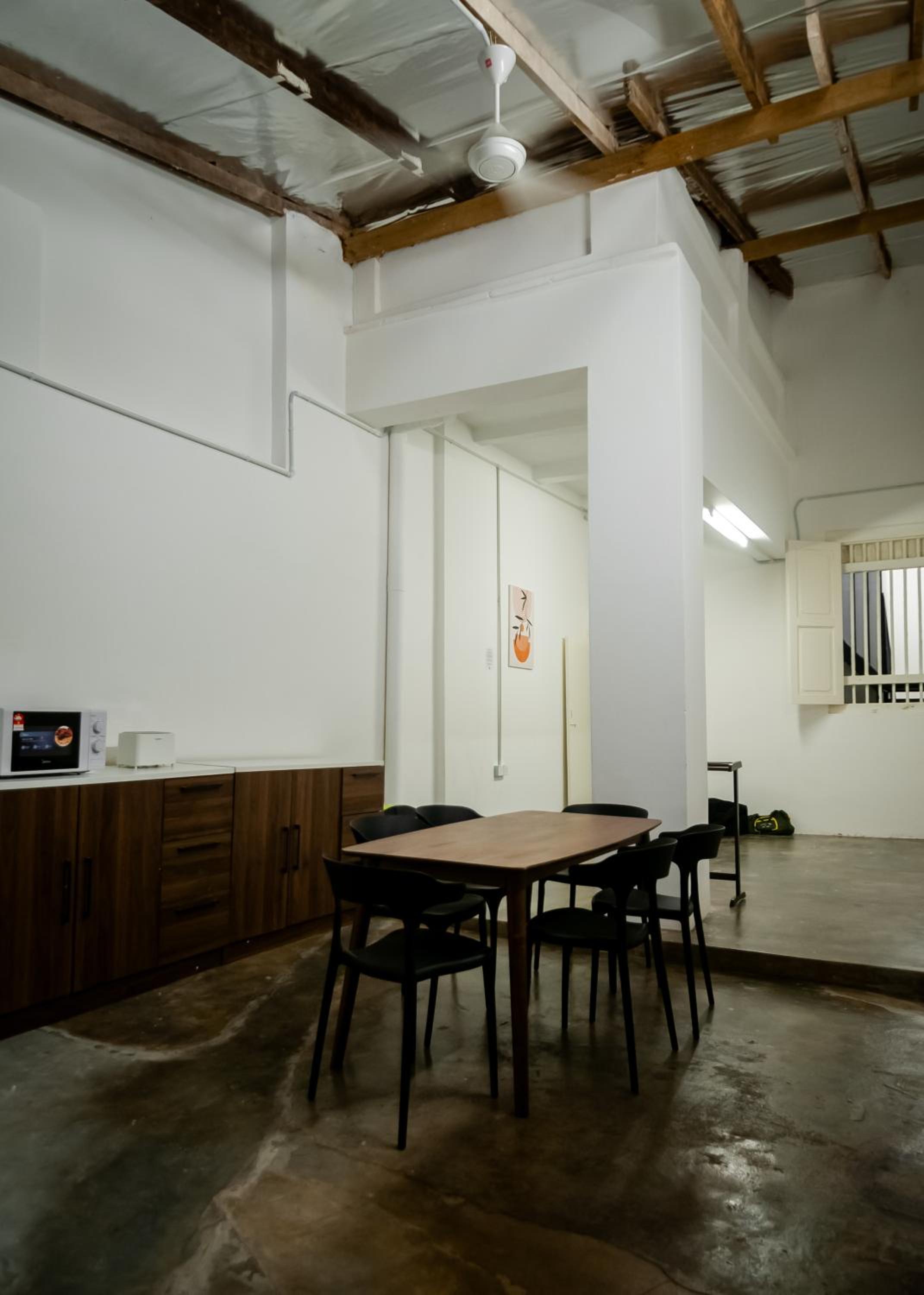 Aayu Seckchuan - 3 mins walk to Love Lane