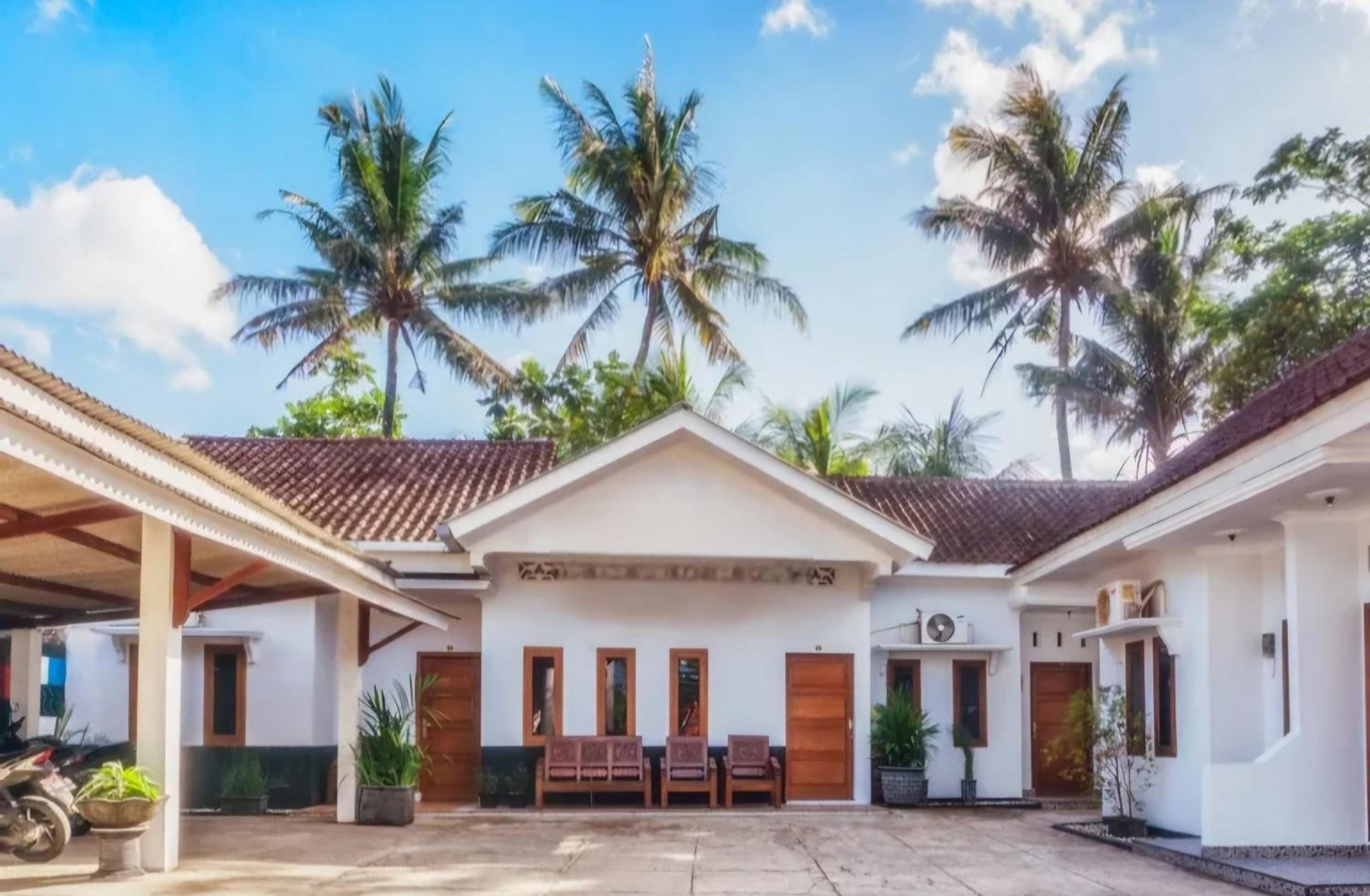 Hansa Guest House Pacitan view 5