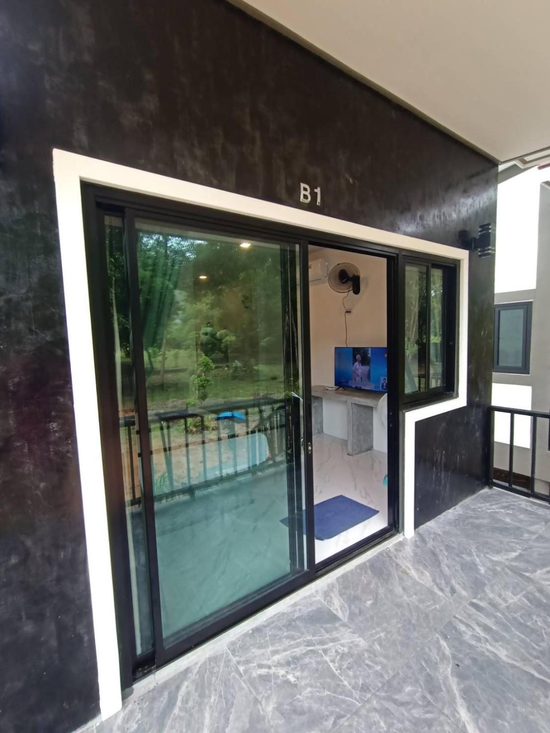 Lanta Buddy Resort , Long Beach