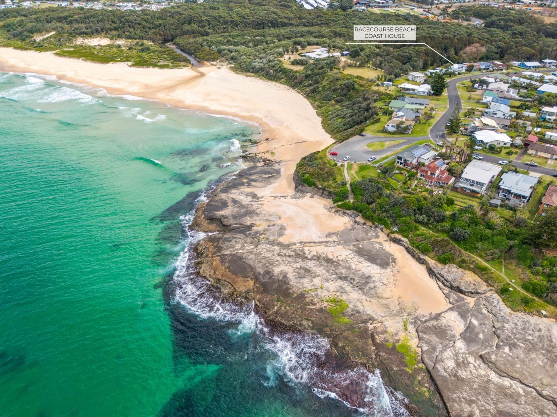 Racecourse Beach Coast Shack - renovated retreat