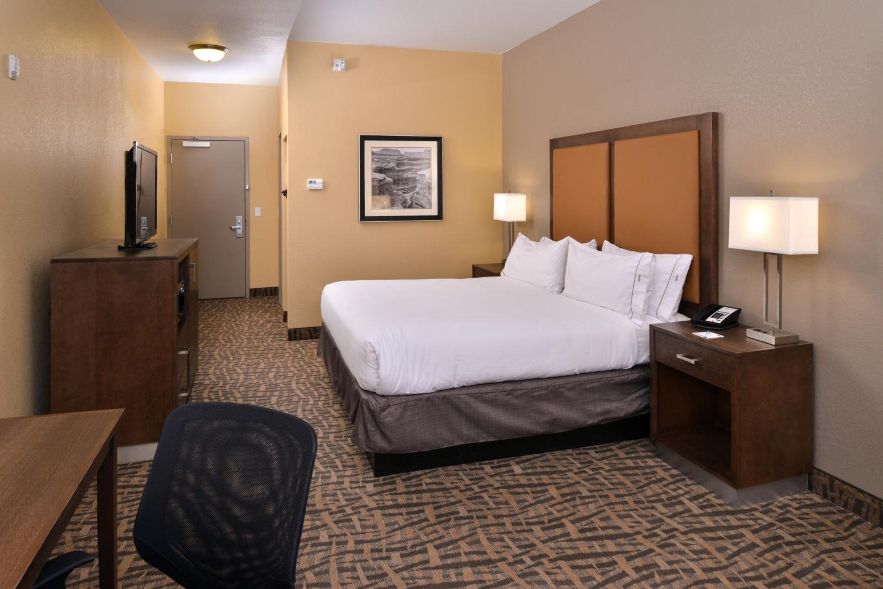 Page Vacations - Holiday Inn Express  Suites Page - Lake Powell Area, an IHG Hotel - Property Image 3