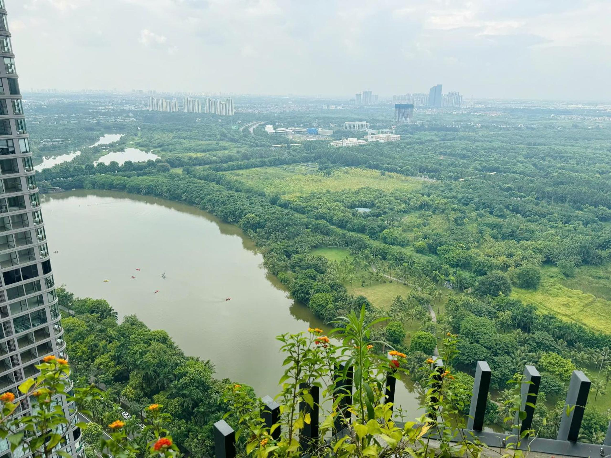 Skylux homestay Ecopark Hung Yen - Swanlake Onsen view 3