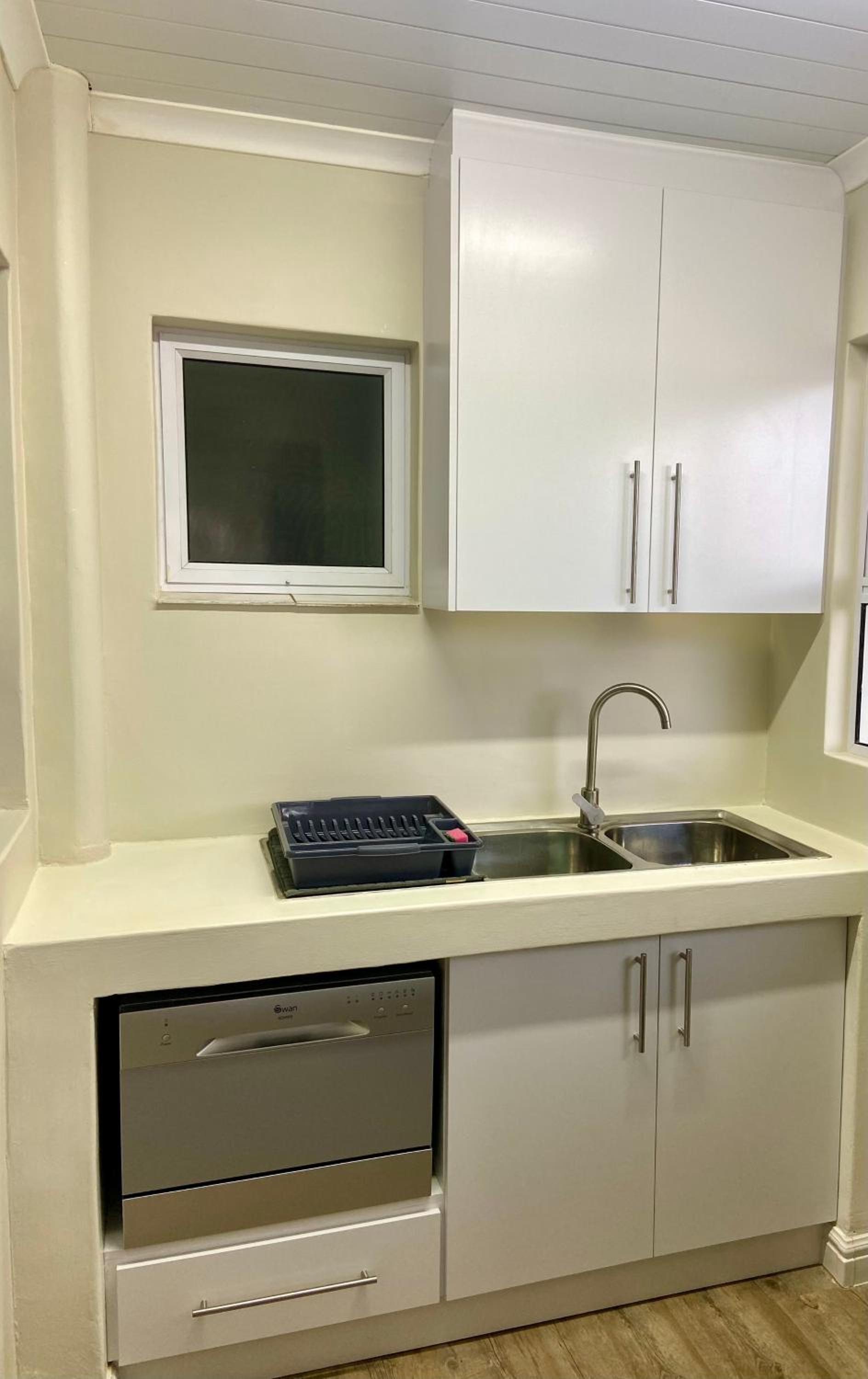 Mossel Bay Self Catering - Near Bayview Centre & Hospital