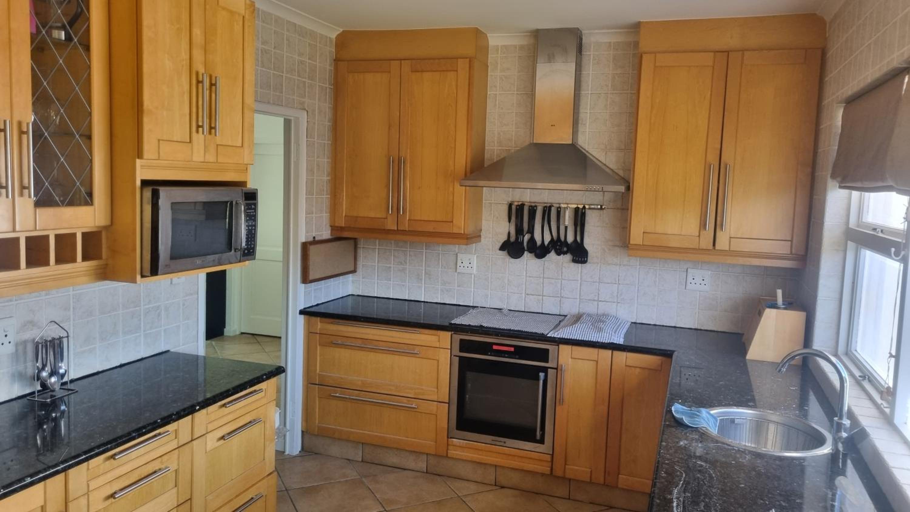 Beautiful 4 bedroom home overlooking the ocean in Somerset West Cape Town view 4