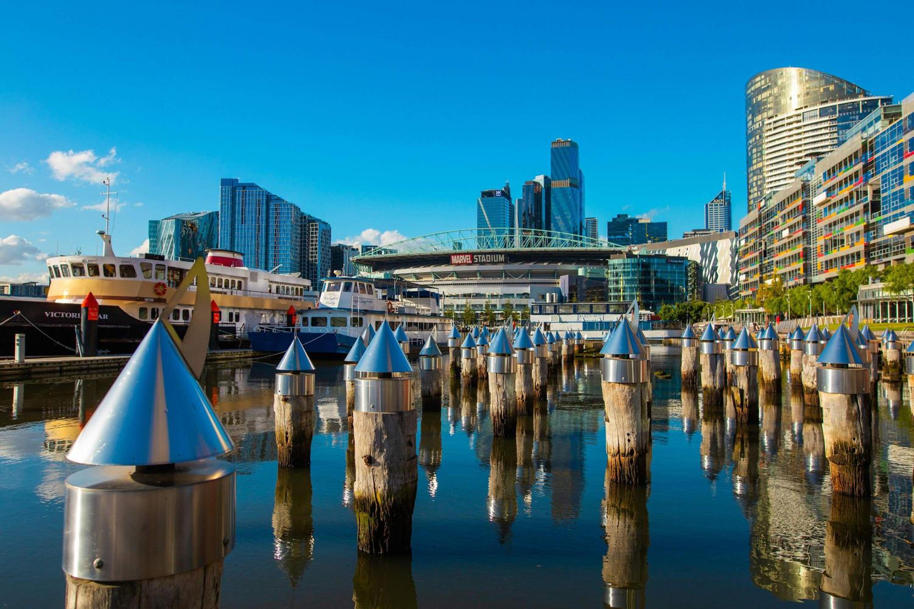 Amazing CBD 3BR Apt Bayview Free Parking