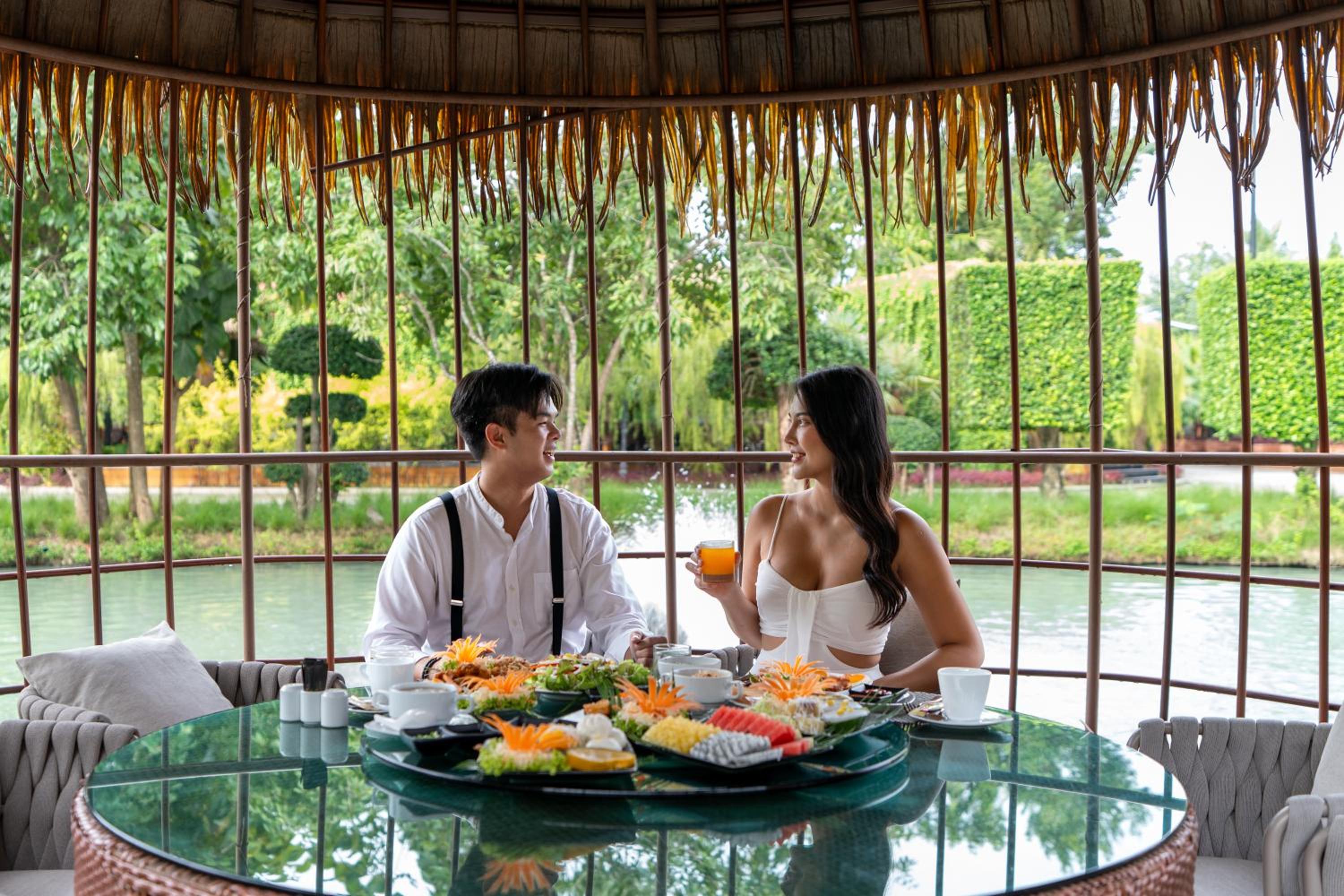 Khum Damnoen Resort