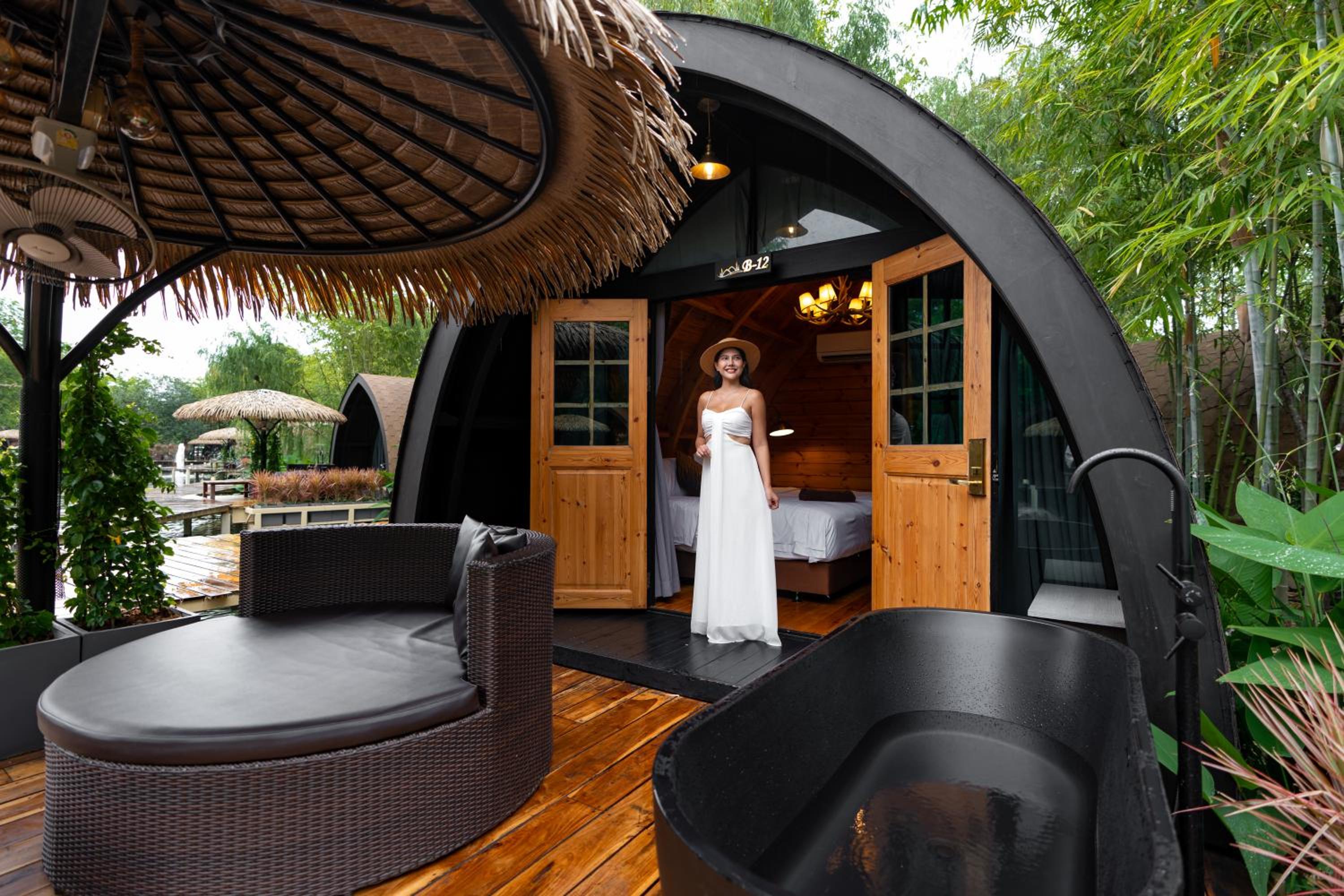 Khum Damnoen Resort
