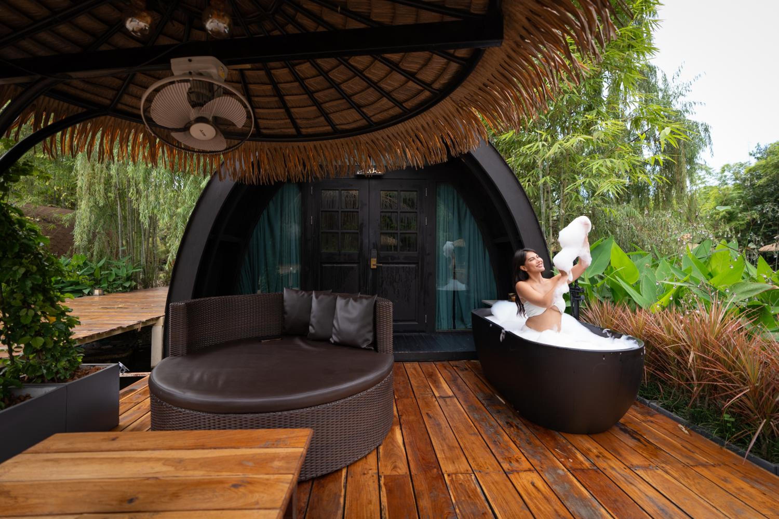 Khum Damnoen Resort