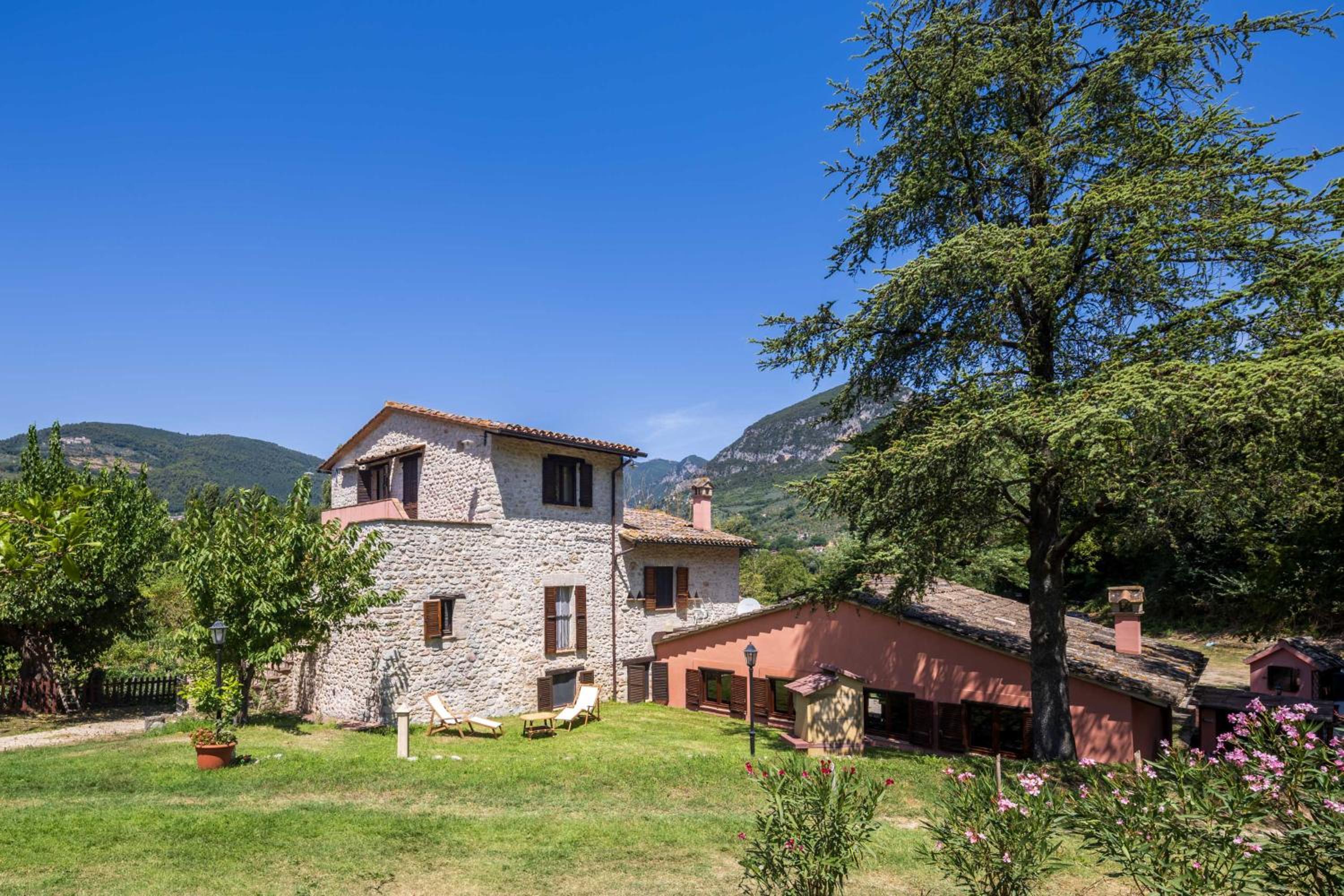 Casale i Melograni by VacaVilla view 3