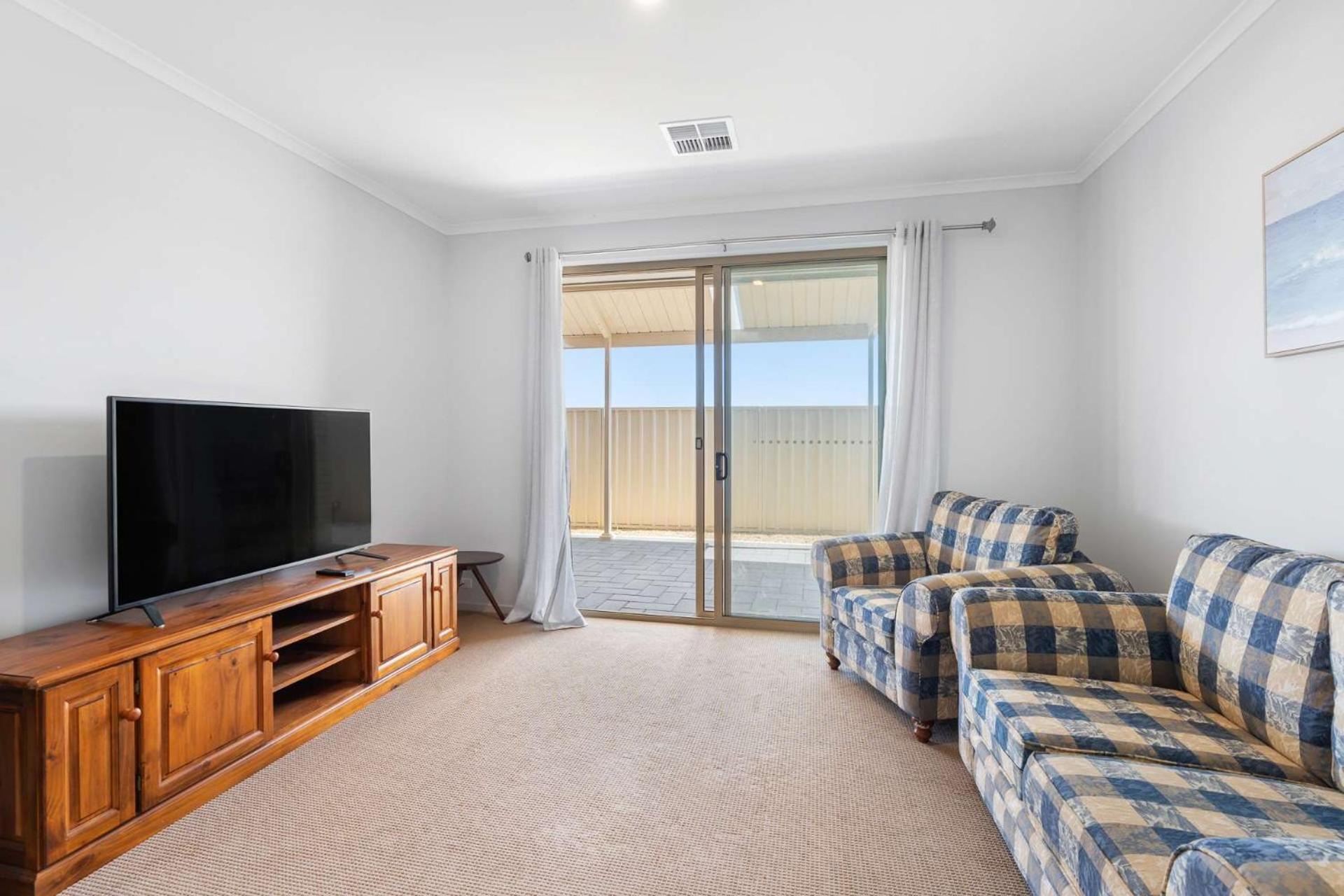 Serenity 24 Tyro Pde Hindmarsh Island - No Linen Included
