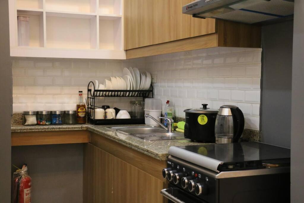 Kapitolyo Prisma Residential Condo TCPH21 - NYC Vibes Penthouse with KTV Pool and Balcony with City View Panorama 5 Min Drive to BGC St Lukes and Ortigas -