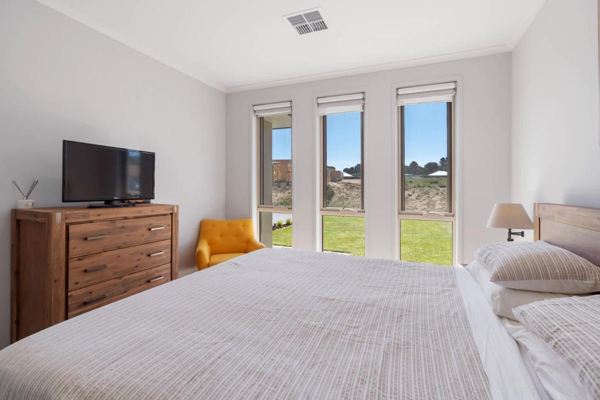 Serenity 24 Tyro Pde Hindmarsh Island - No Linen Included
