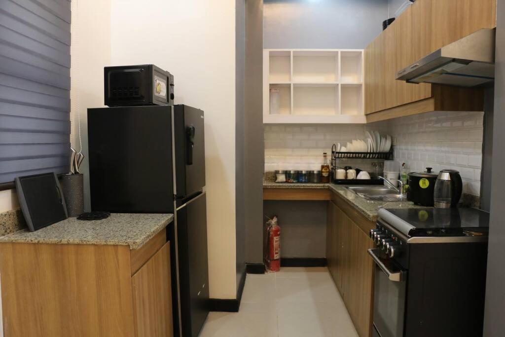 Kapitolyo Prisma Residential Condo TCPH21 - NYC Vibes Penthouse with KTV Pool and Balcony with City View Panorama 5 Min Drive to BGC St Lukes and Ortigas -