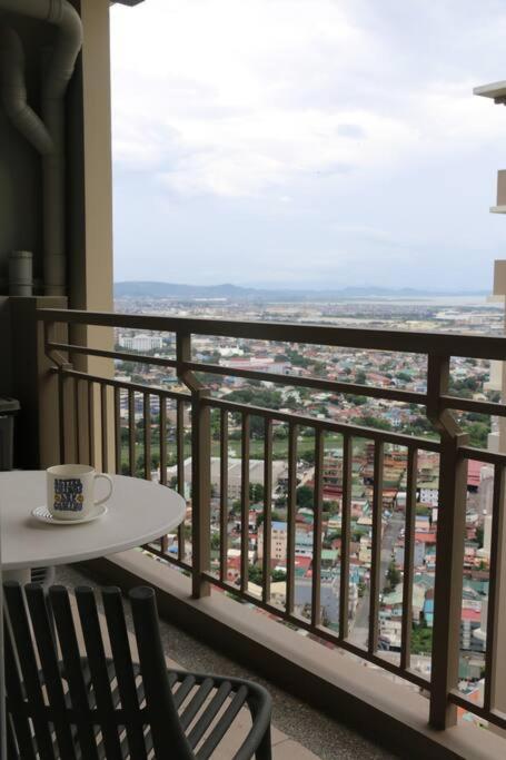 Kapitolyo Prisma Residential Condo TCPH21 - NYC Vibes Penthouse with KTV Pool and Balcony with City View Panorama 5 Min Drive to BGC St Lukes and Ortigas -