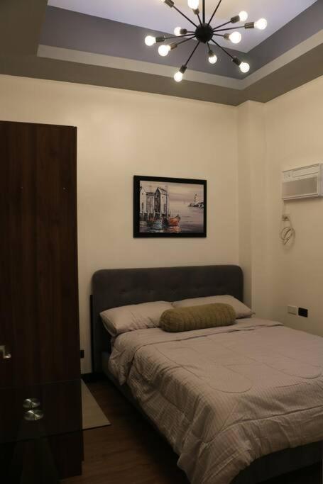 Kapitolyo Prisma Residential Condo TCPH21 - NYC Vibes Penthouse with KTV Pool and Balcony with City View Panorama 5 Min Drive to BGC St Lukes and Ortigas -