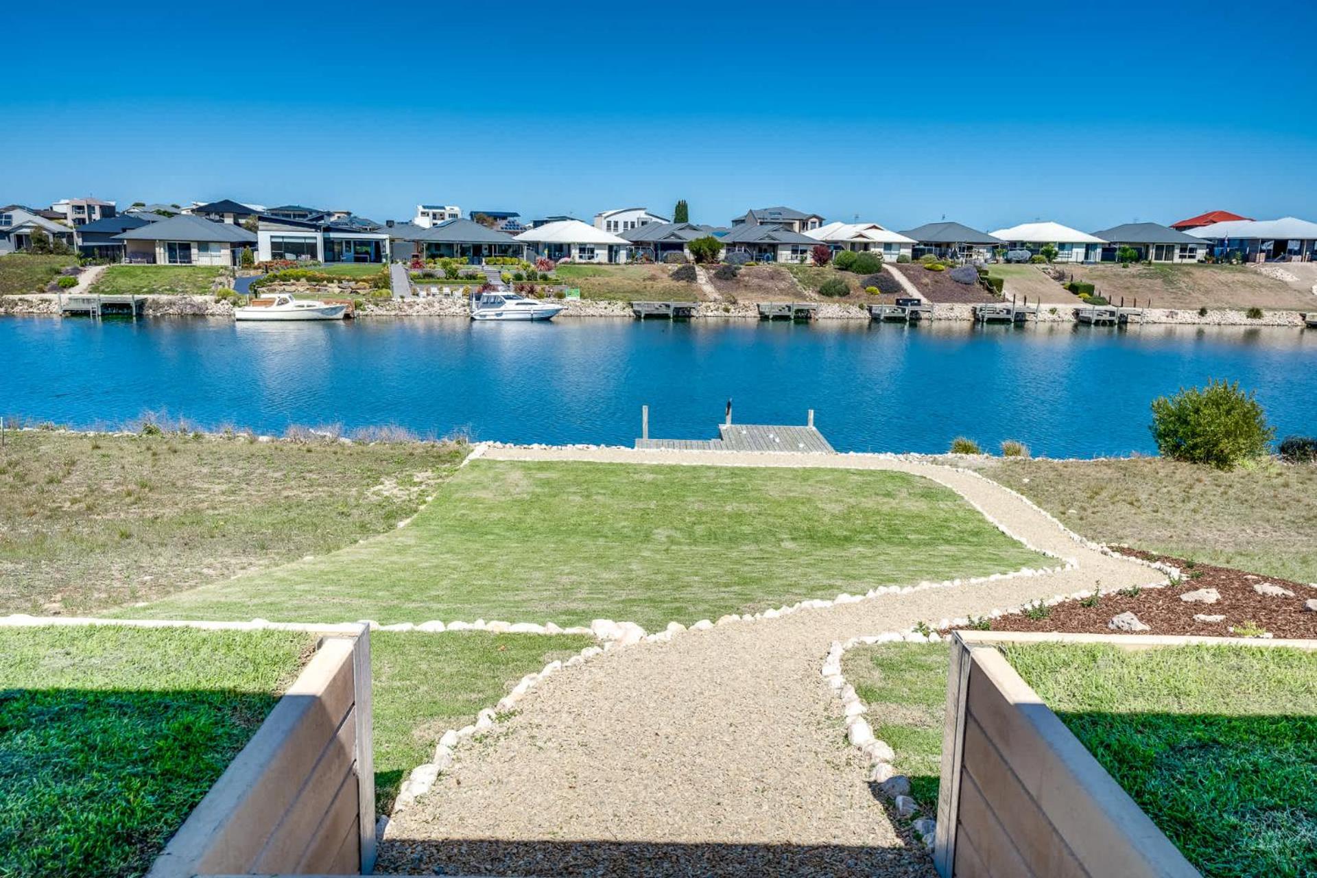 Serenity 24 Tyro Pde Hindmarsh Island - No Linen Included
