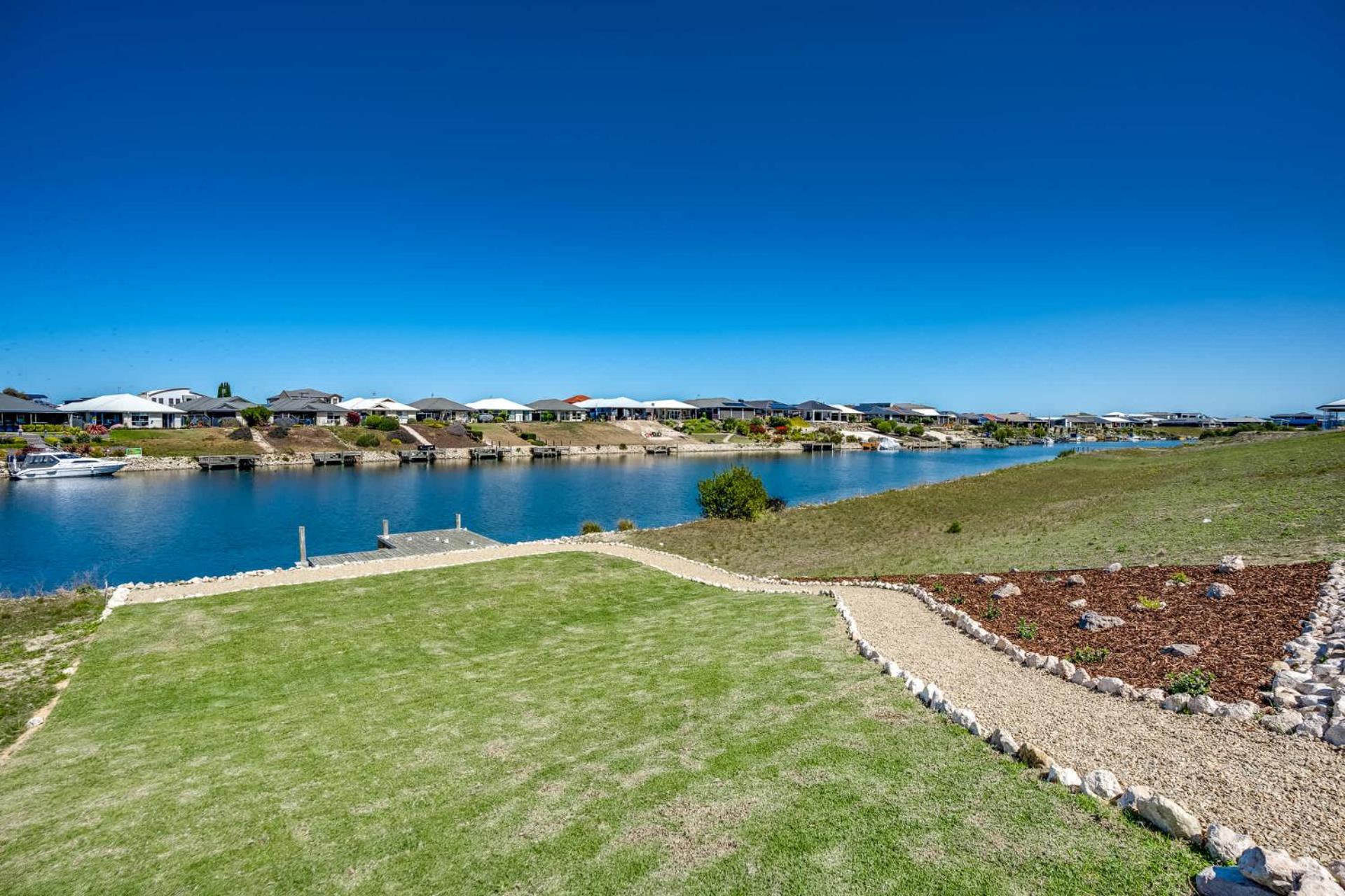 Serenity 24 Tyro Pde Hindmarsh Island - No Linen Included