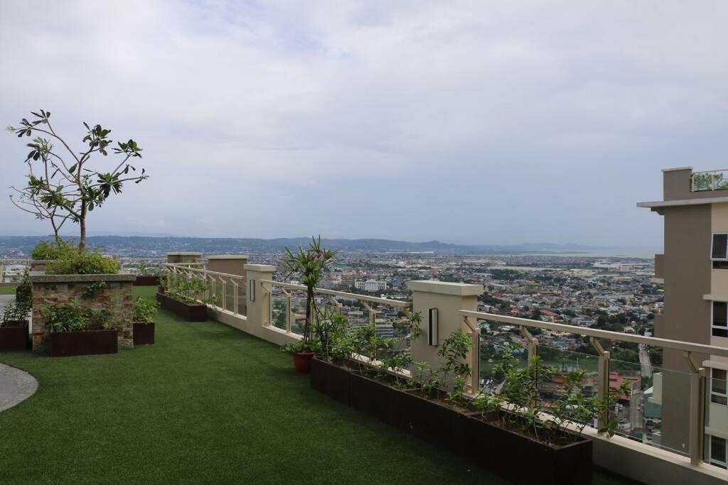 Kapitolyo Prisma Residential Condo TCPH21 - NYC Vibes Penthouse with KTV Pool and Balcony with City View Panorama 5 Min Drive to BGC St Lukes and Ortigas -