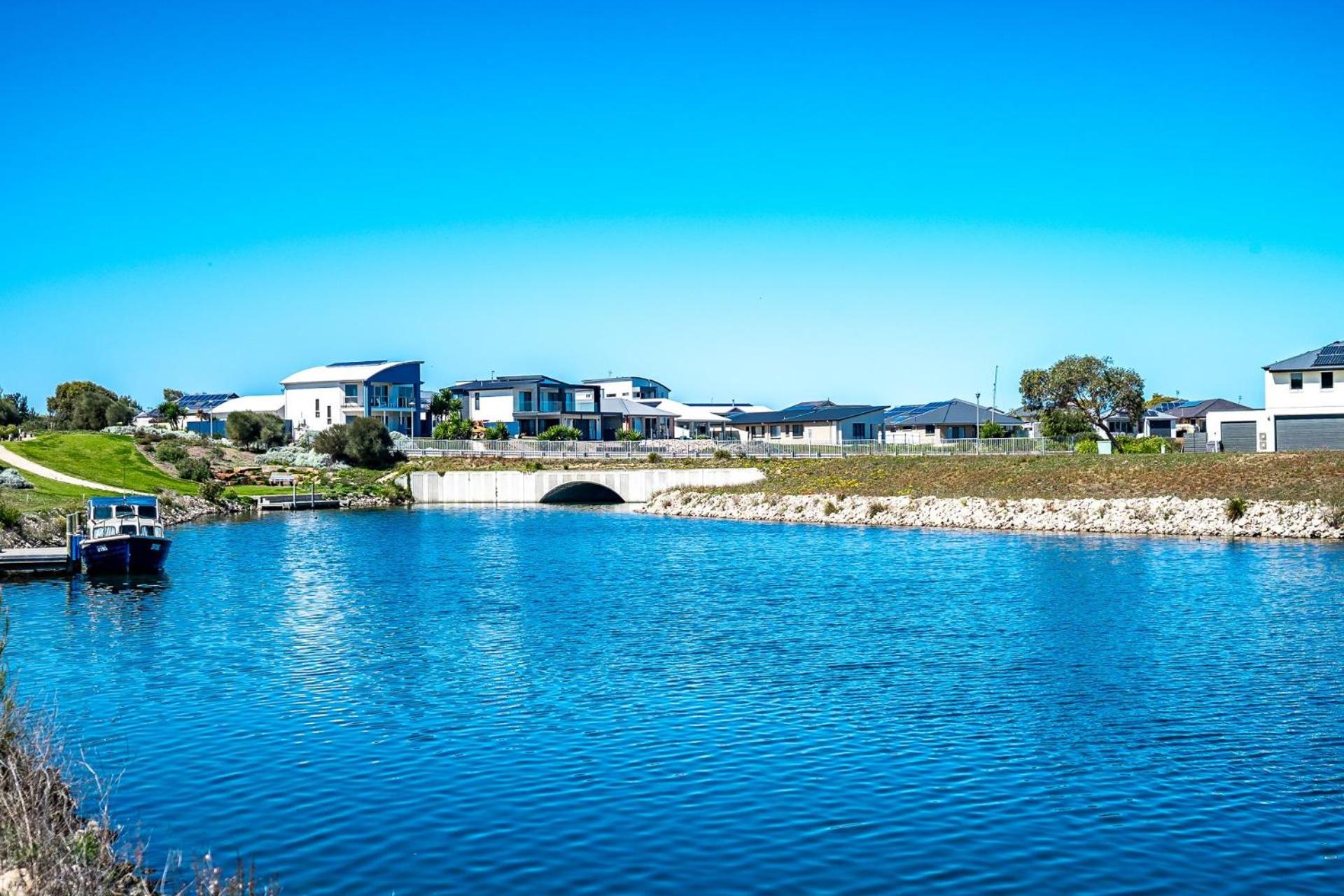 Serenity 24 Tyro Pde Hindmarsh Island - No Linen Included