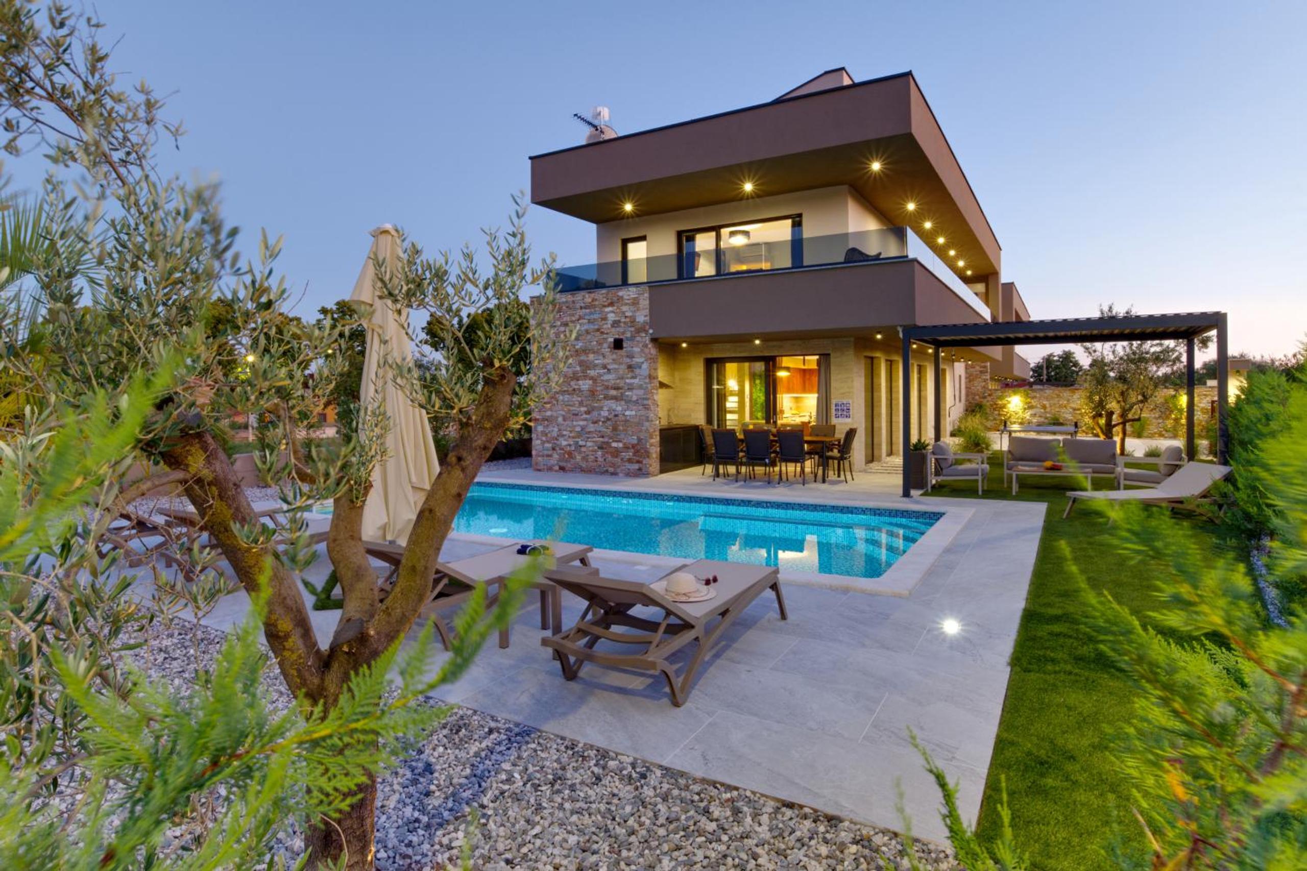 Villa Bavigo for 8 people near Pula with wellness & children playground