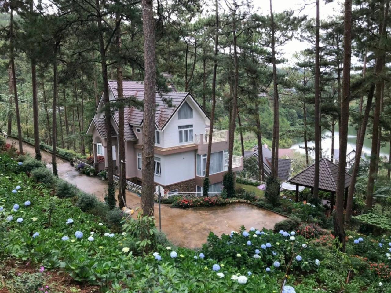 Luxury villas Tuyen lam lake view view 2