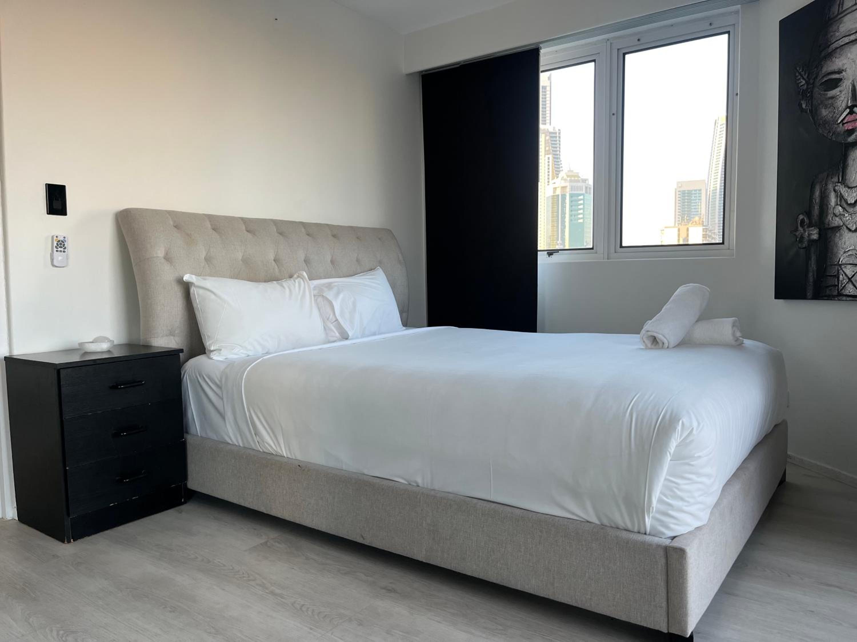 Surfers Paradise Spectacular City Views 7th Floor 2bedroom Apartment