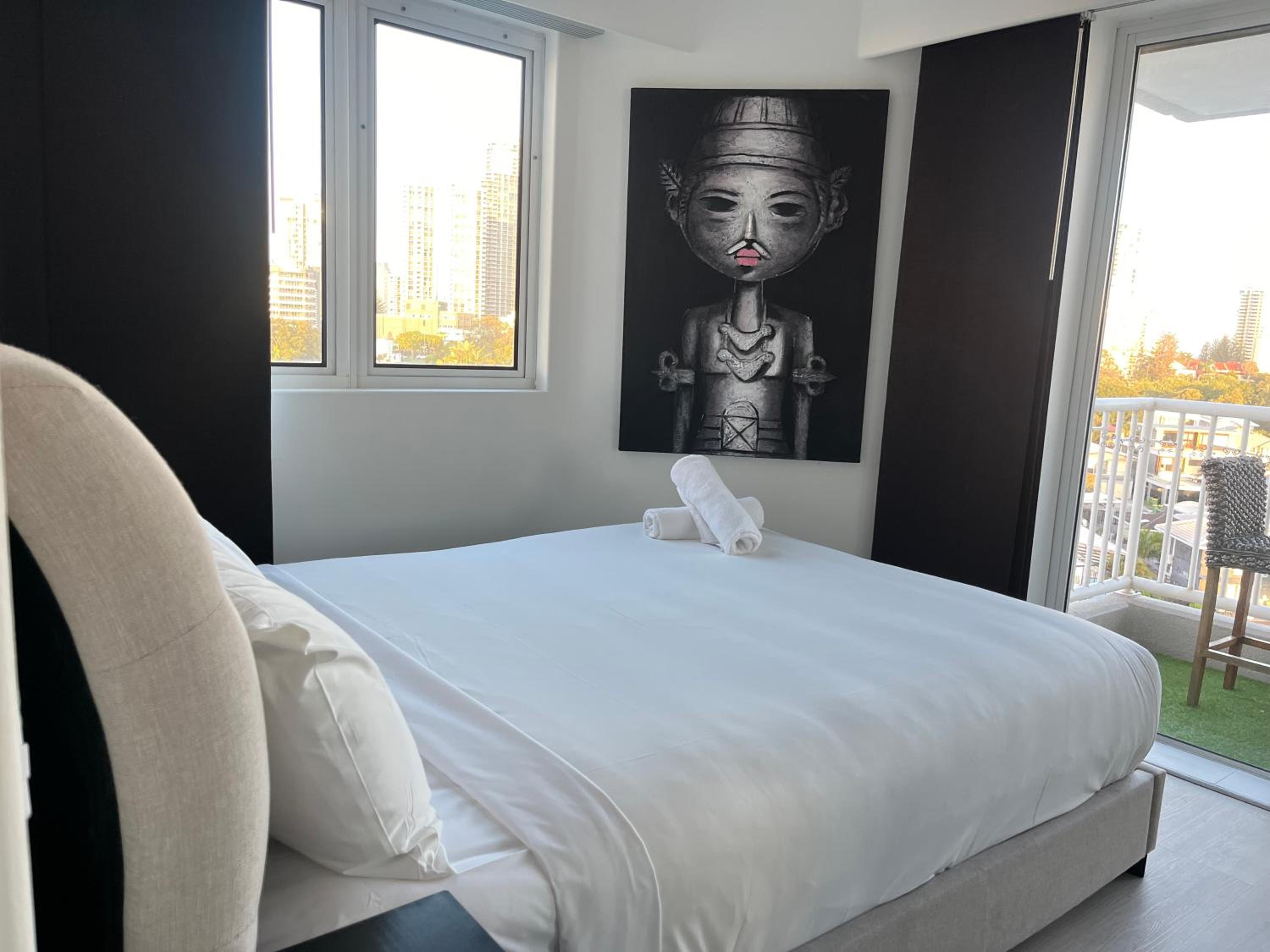 Surfers Paradise Spectacular City Views 7th Floor 2bedroom Apartment