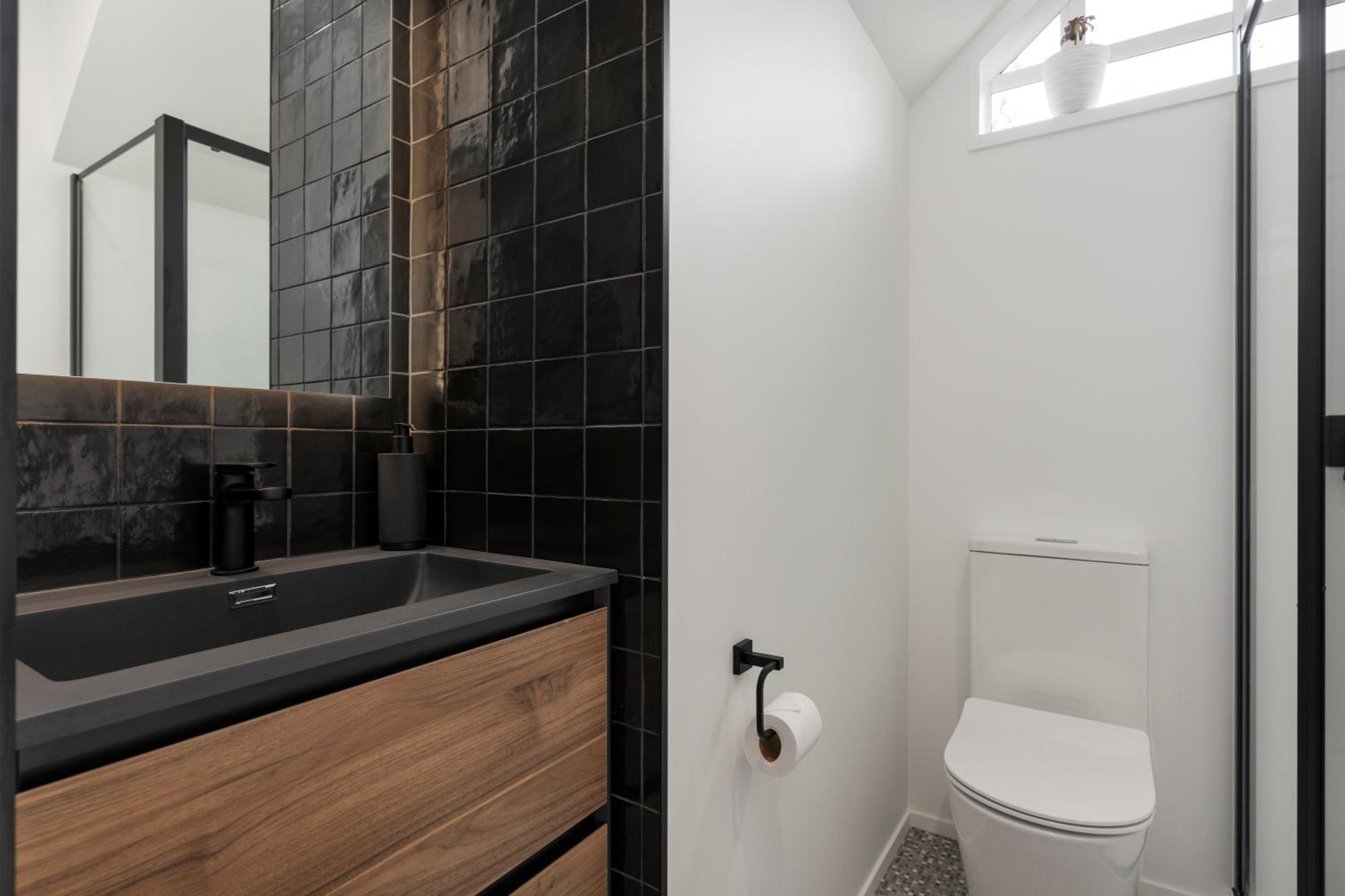 Central City Entire House 2 Bedroom Free Carpark