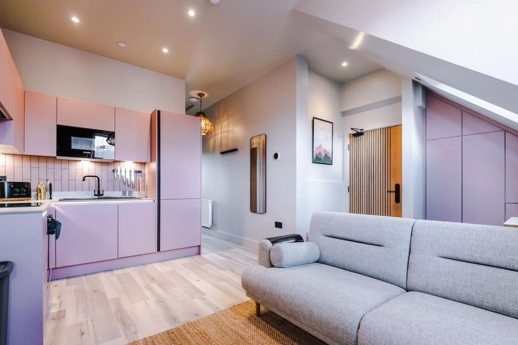 City Centre Apartment Free Parking and Luxury Finishes view 3
