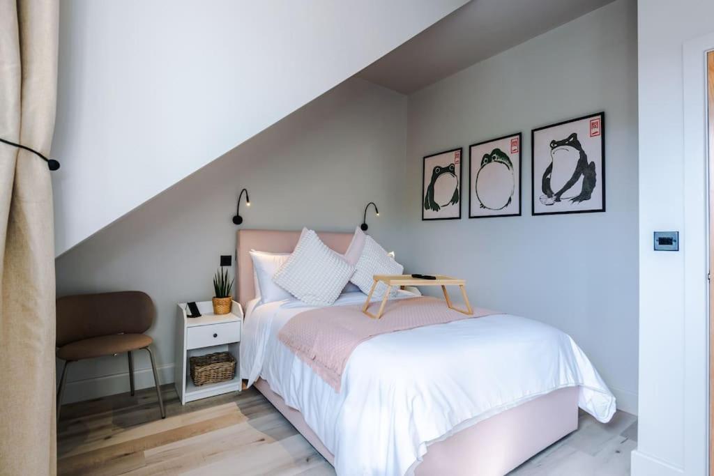 City Centre Apartment Free Parking and Luxury Finishes view 5