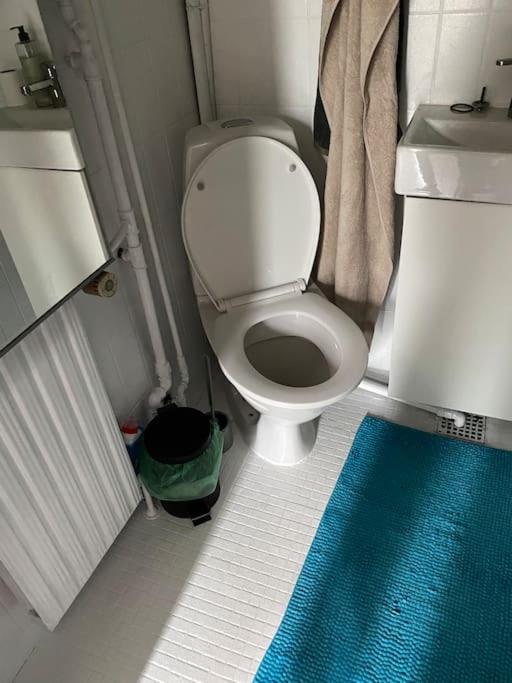 Lille blå byhus centralt