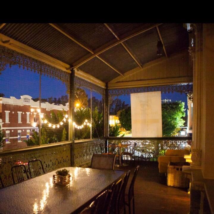 Treehouse Hideouts Balcony Apartment - Port of Echuca Townhouse