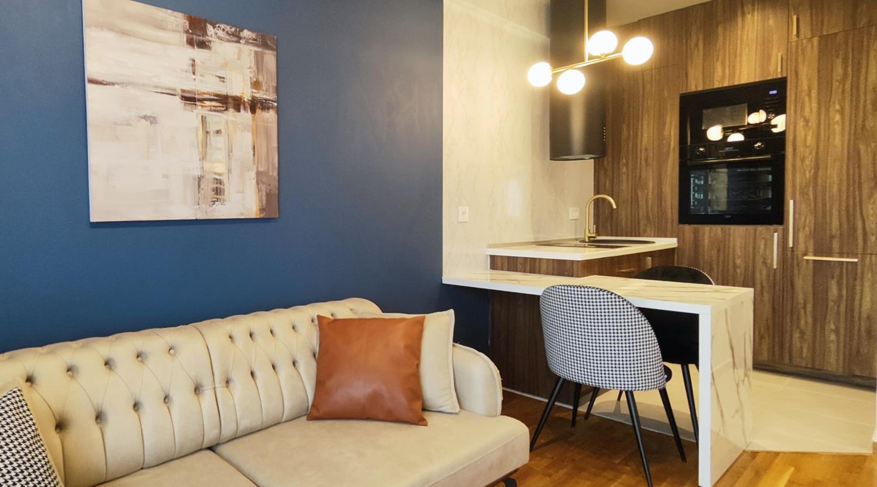 Elegant Apartment with Urban Charm view 4