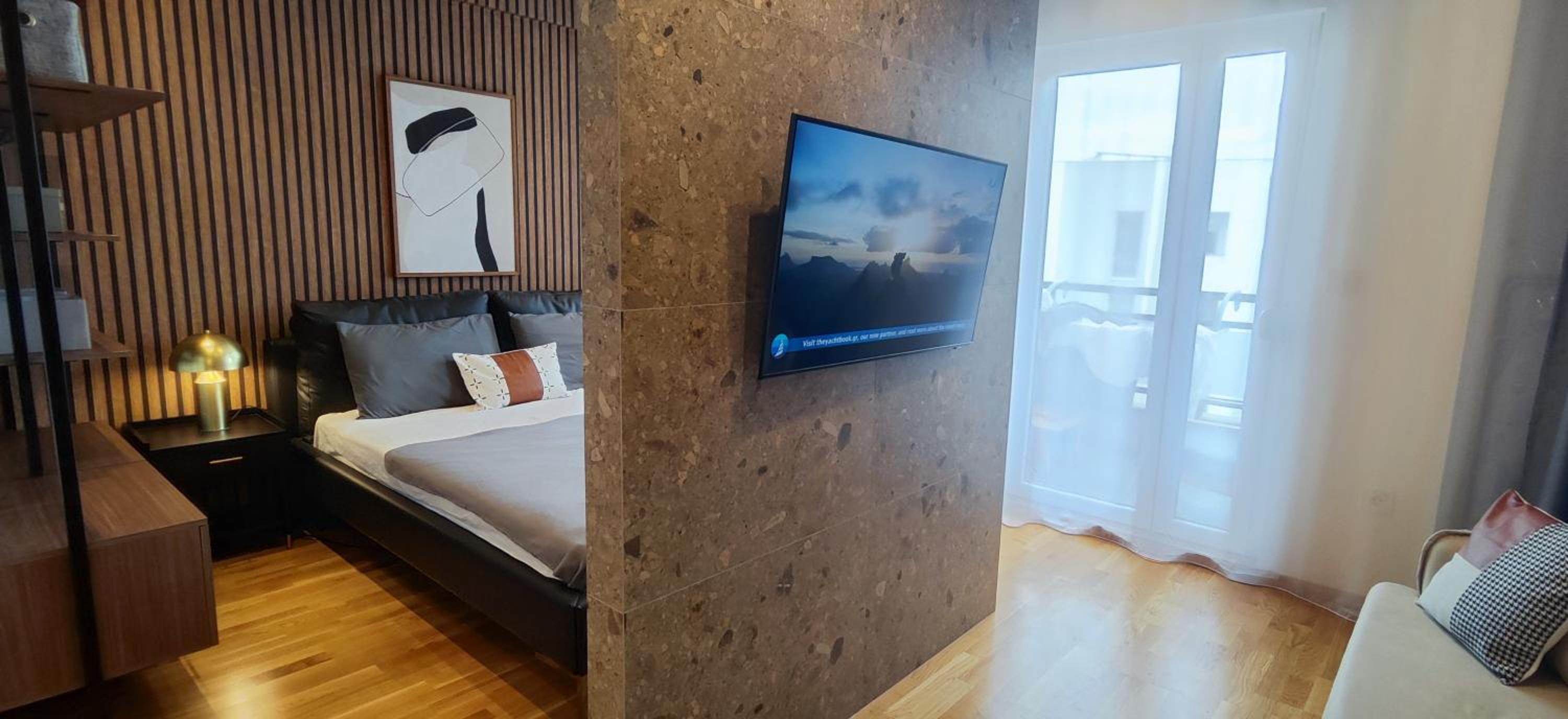 Elegant Apartment with Urban Charm view 2