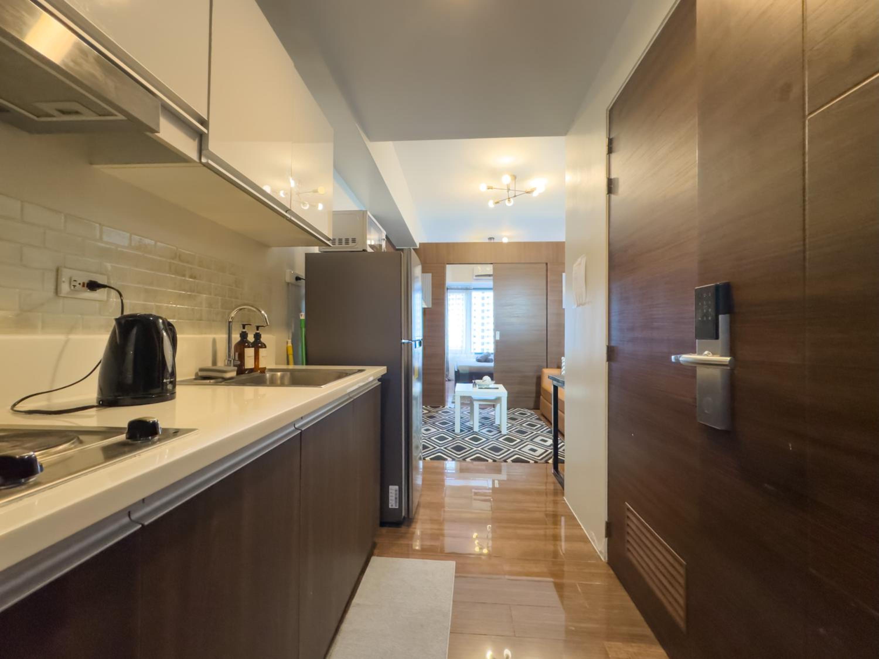 1BR Makati, Air Residences M006 view 2