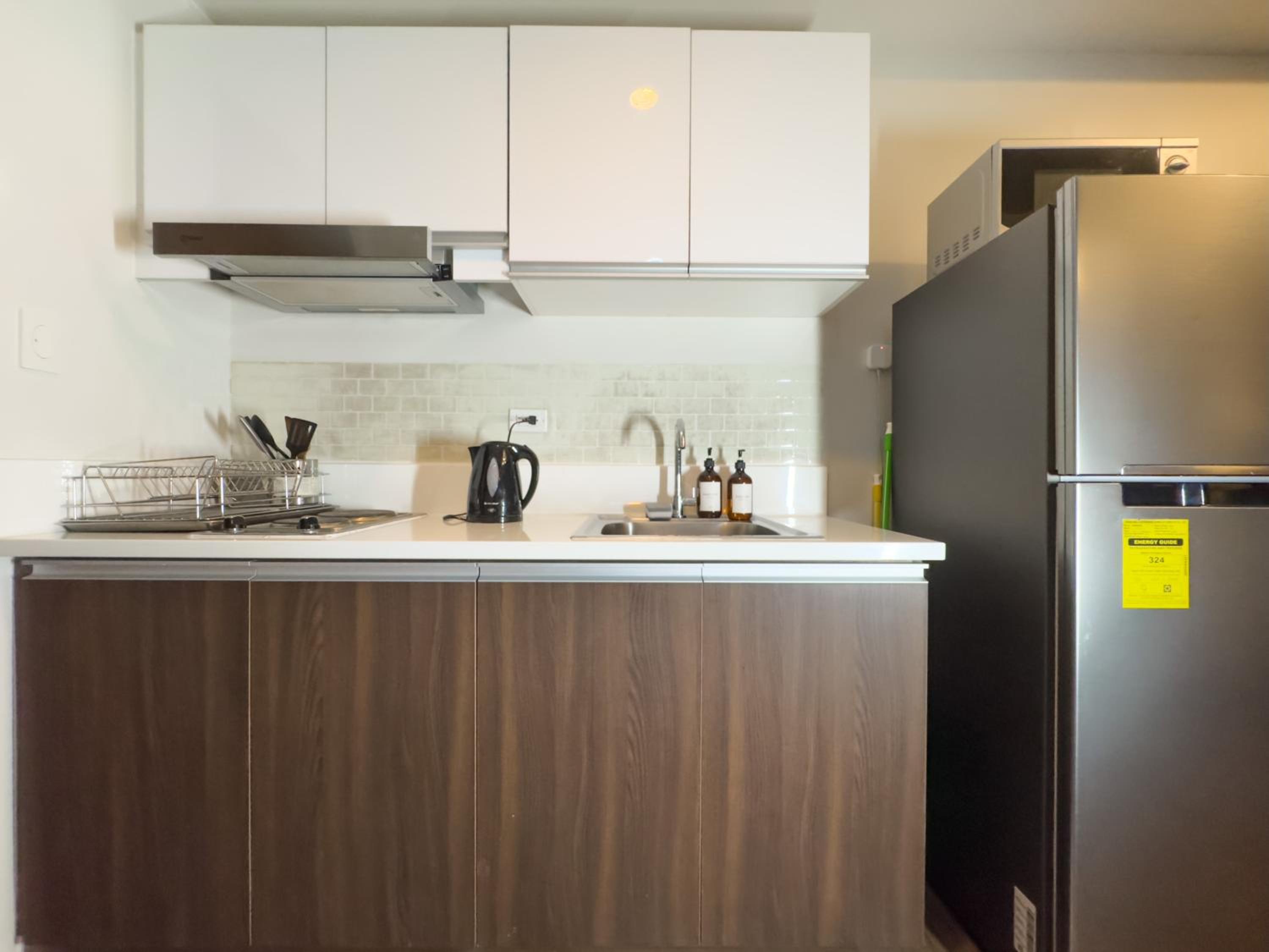 1BR Makati, Air Residences M006 view 4