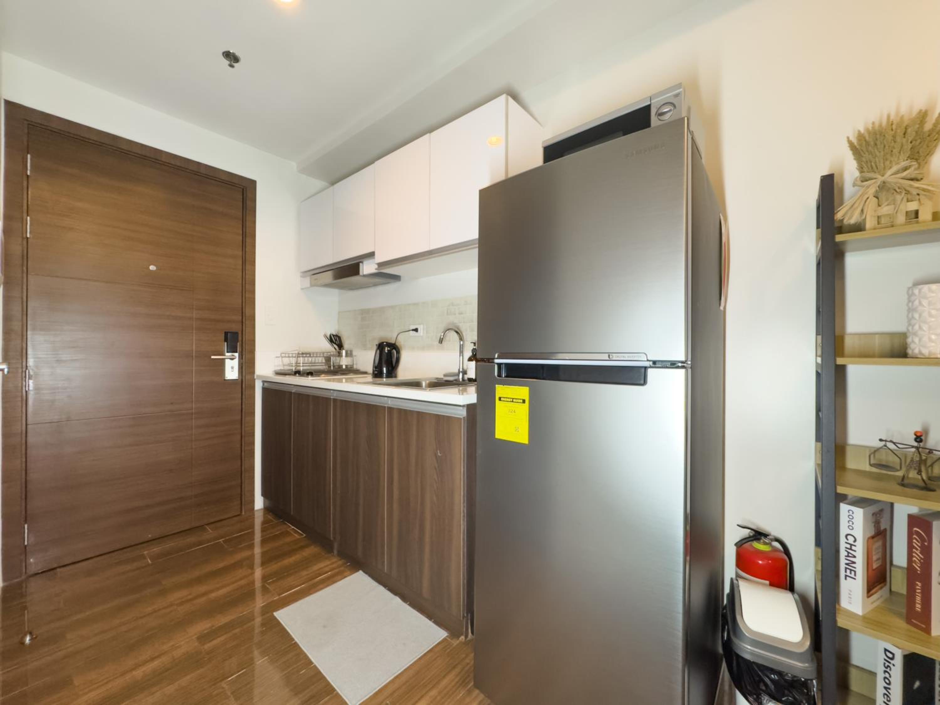 1BR Makati, Air Residences M006 view 5