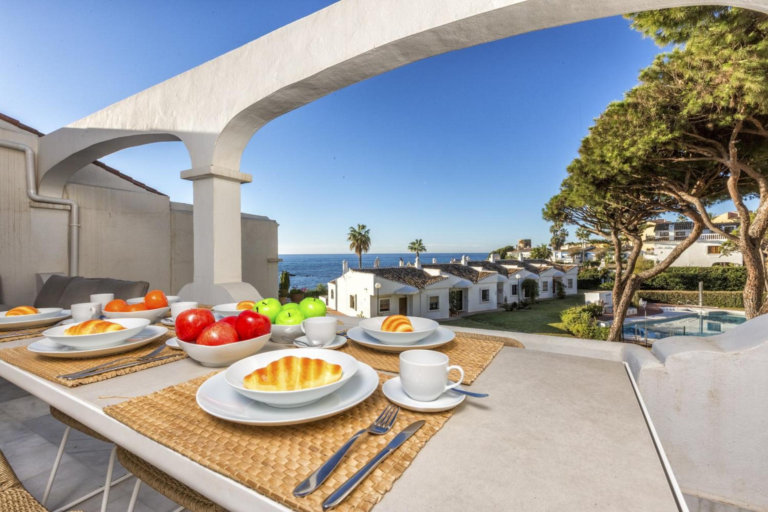 ViVi Homes - Nico Pool, Terrace & Sea View
