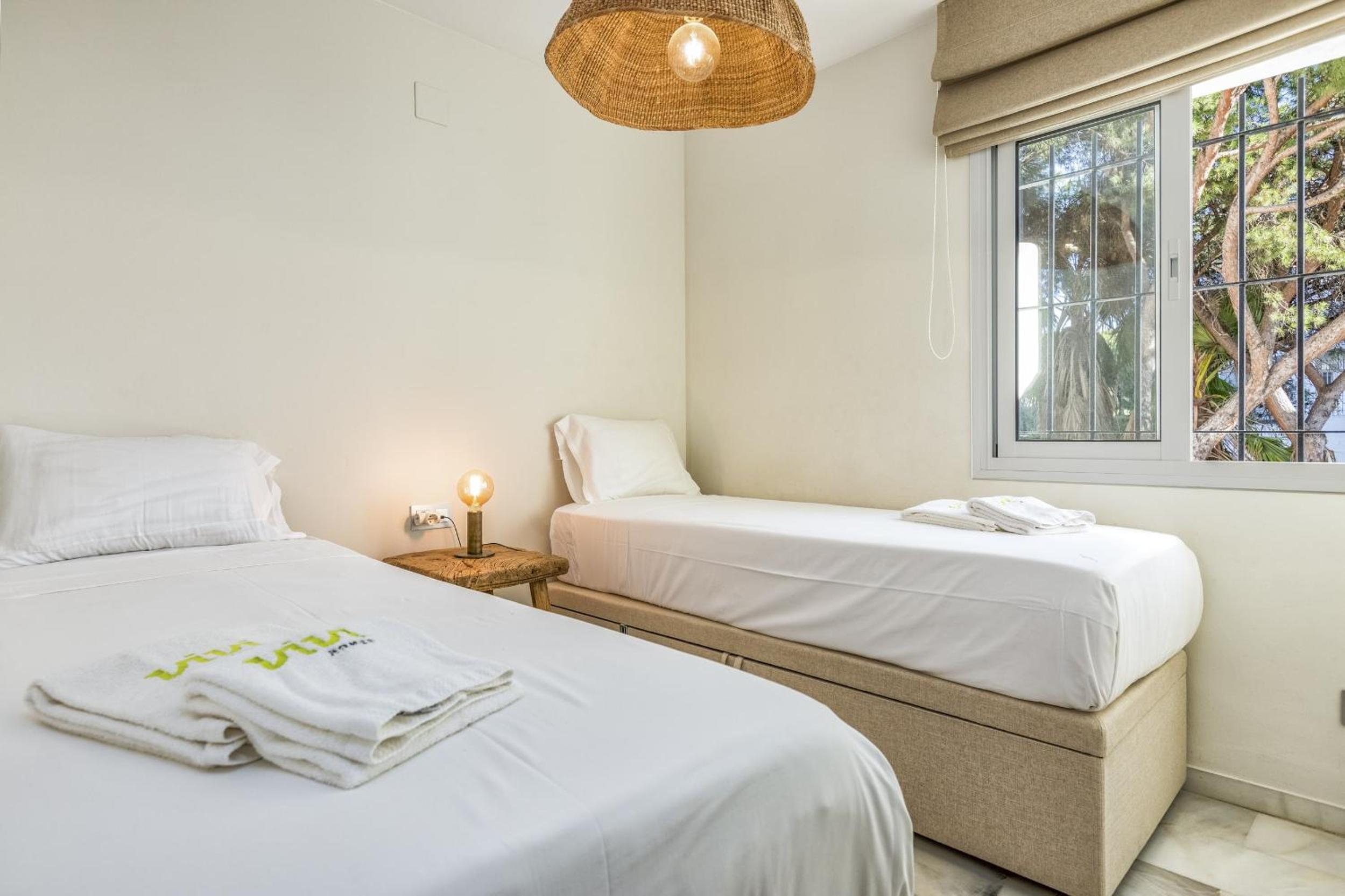 ViVi Homes - Nico Pool, Terrace & Sea View